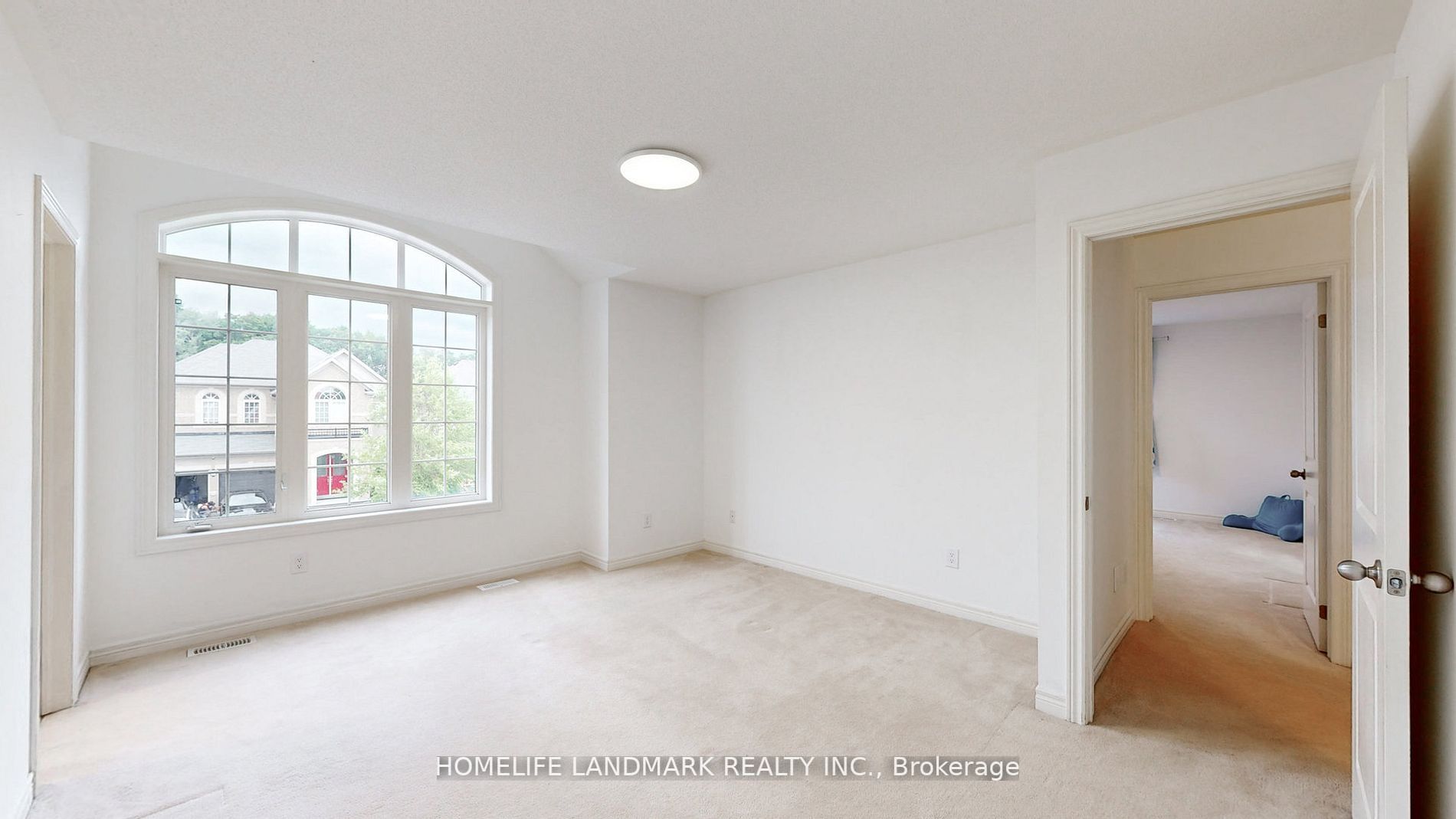 16 Henderson St