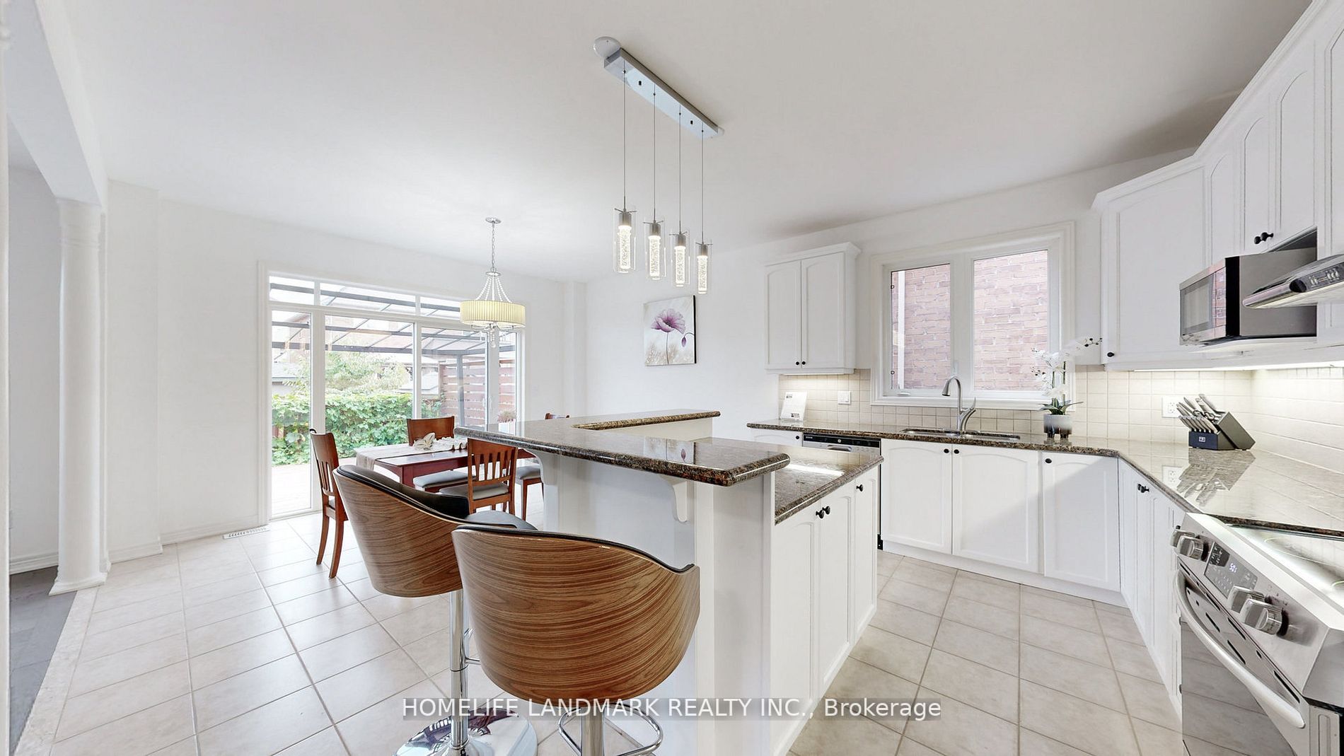 16 Henderson St