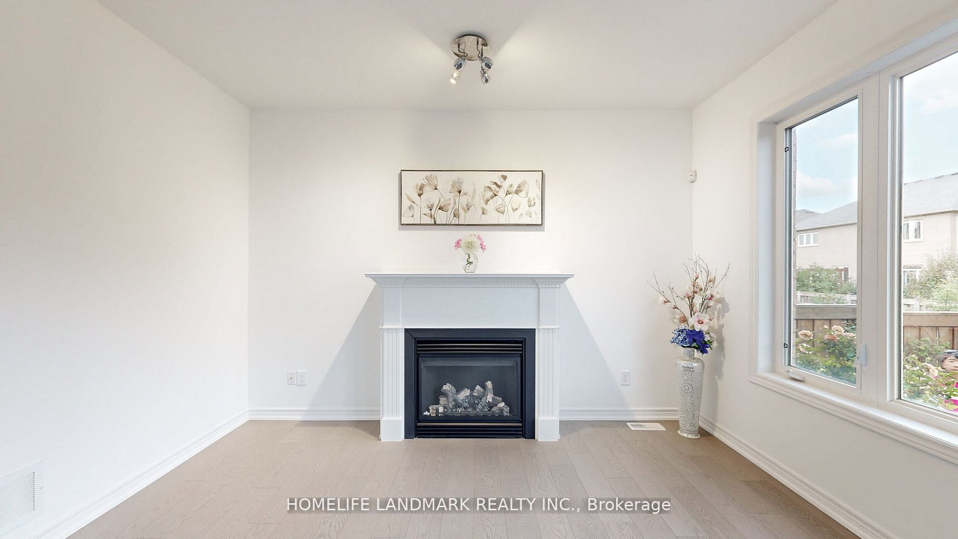 16 Henderson St