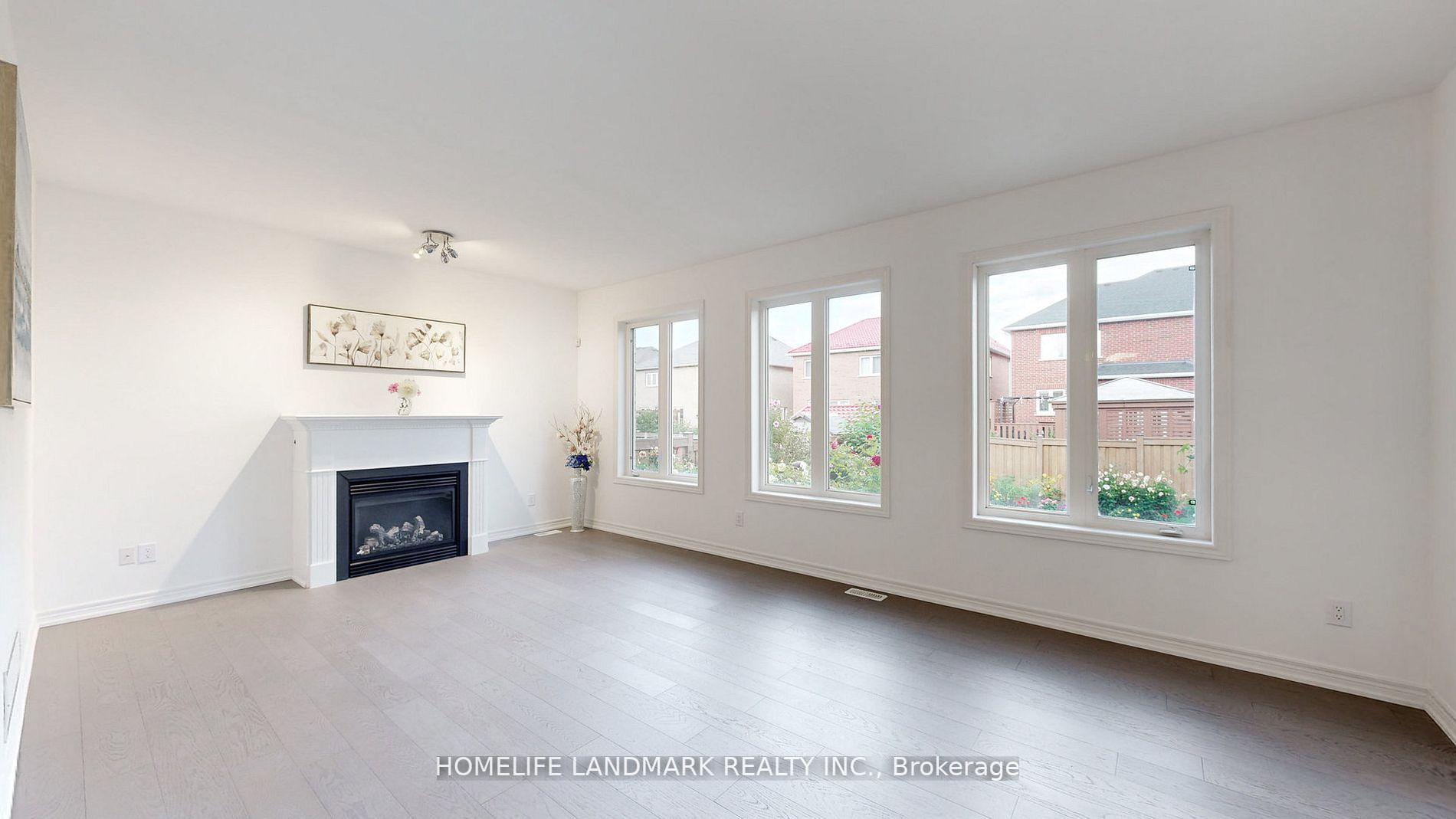 16 Henderson St