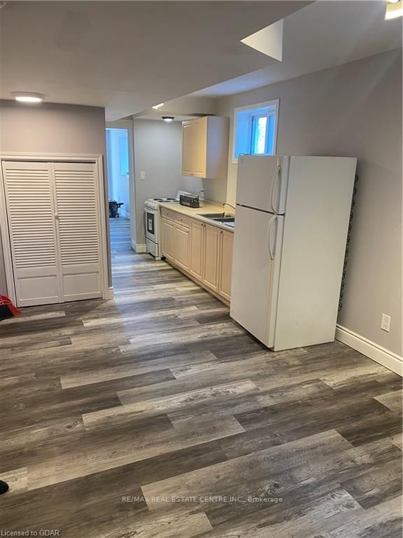 126 Main St S