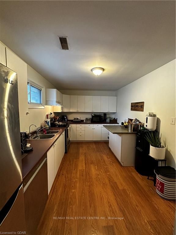126 Main St S