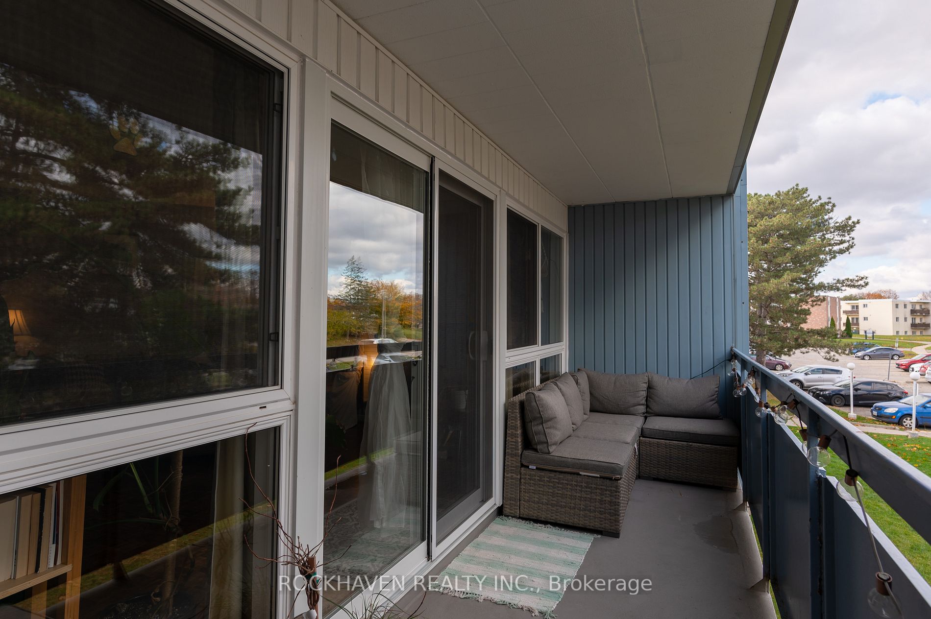 105 Conroy Cres, #411