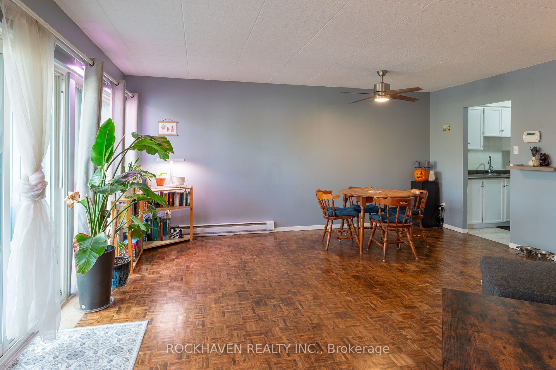 105 Conroy Cres, #411