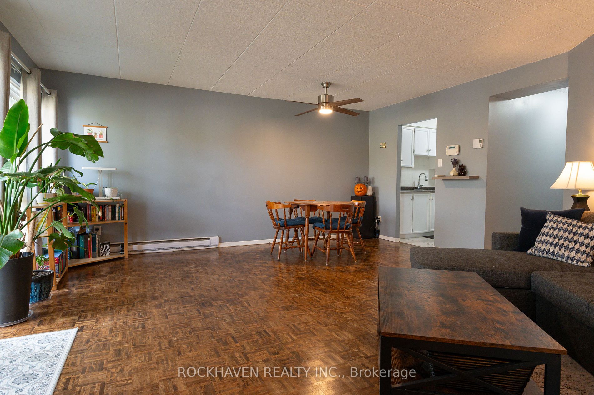 105 Conroy Cres, #411