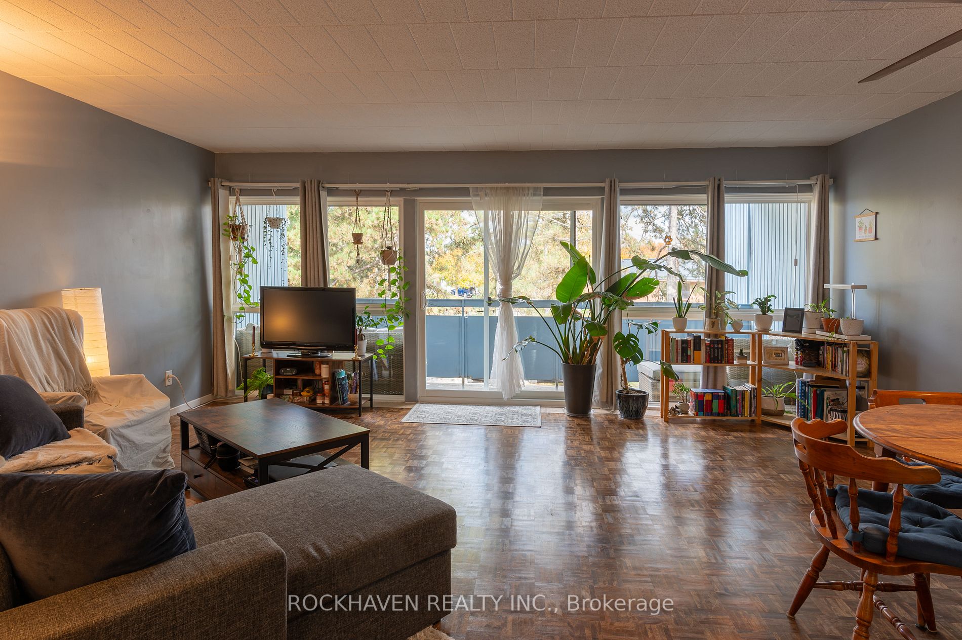 105 Conroy Cres, #411