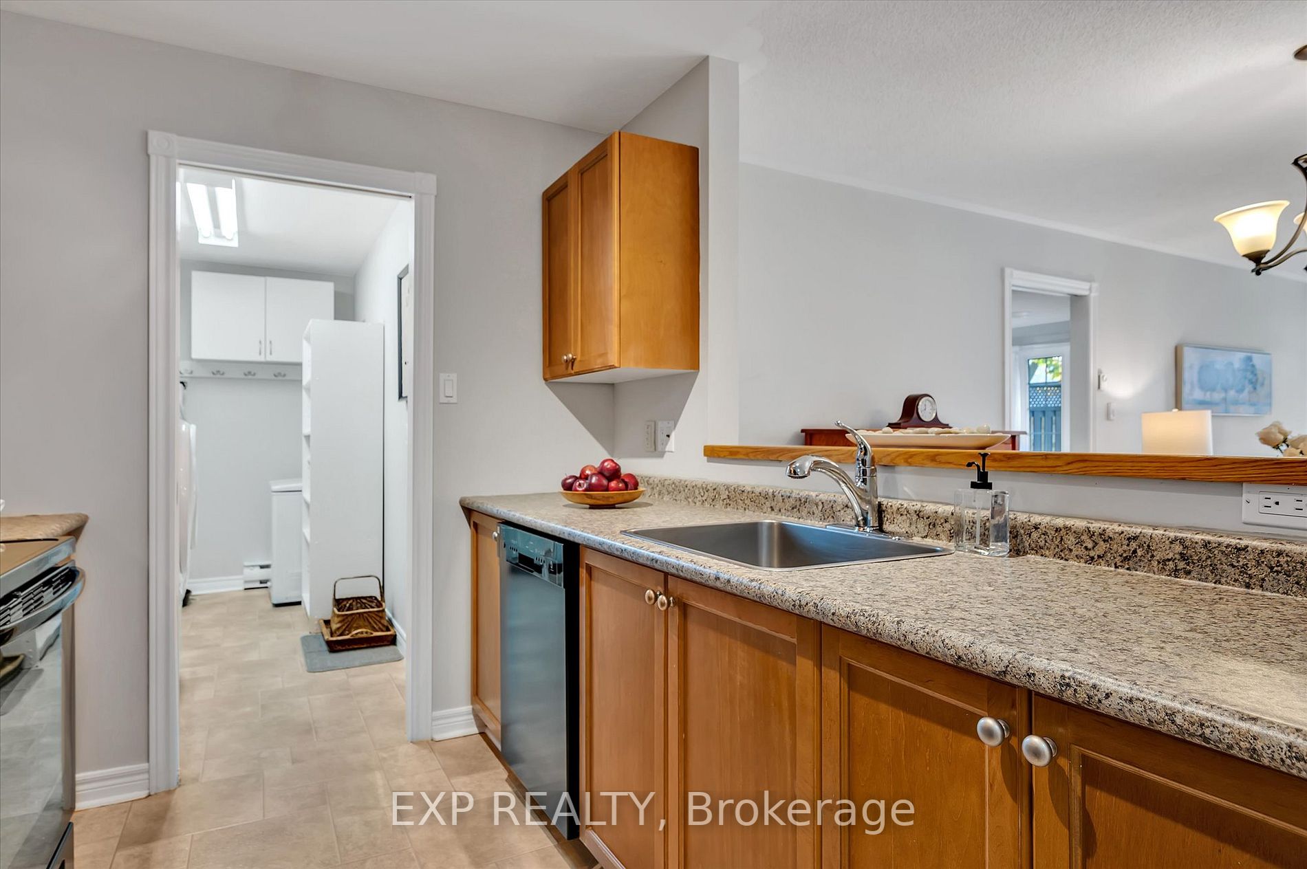 699 Whitaker St, #11
