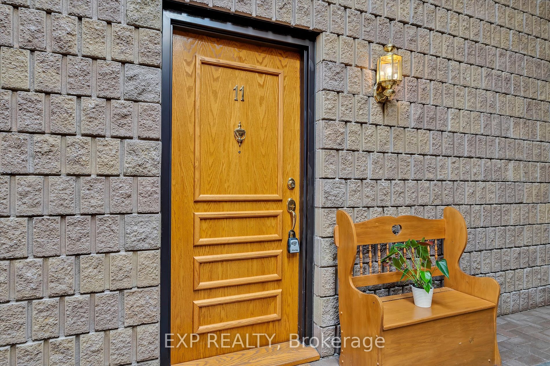 699 Whitaker St, #11