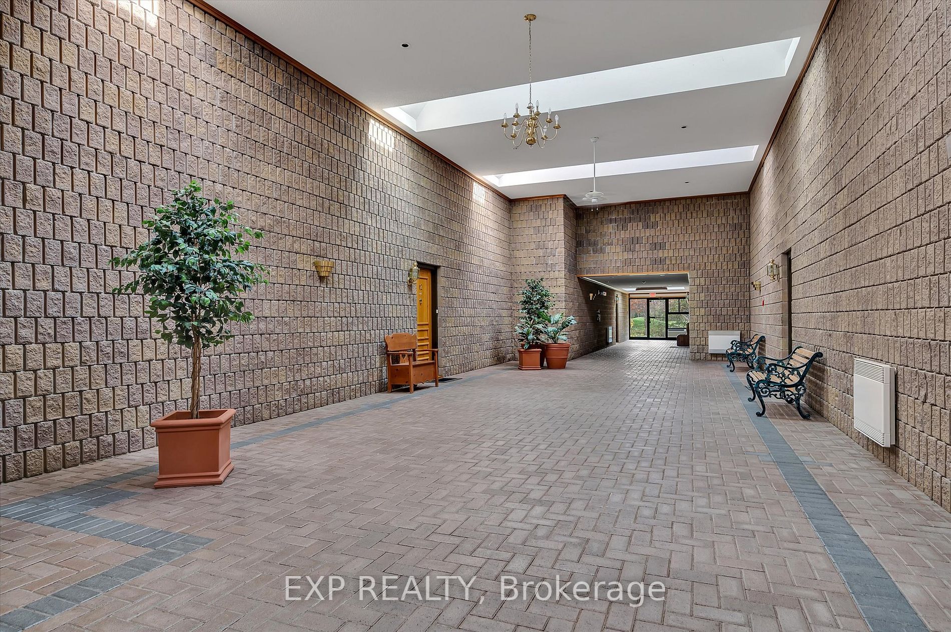 699 Whitaker St, #11