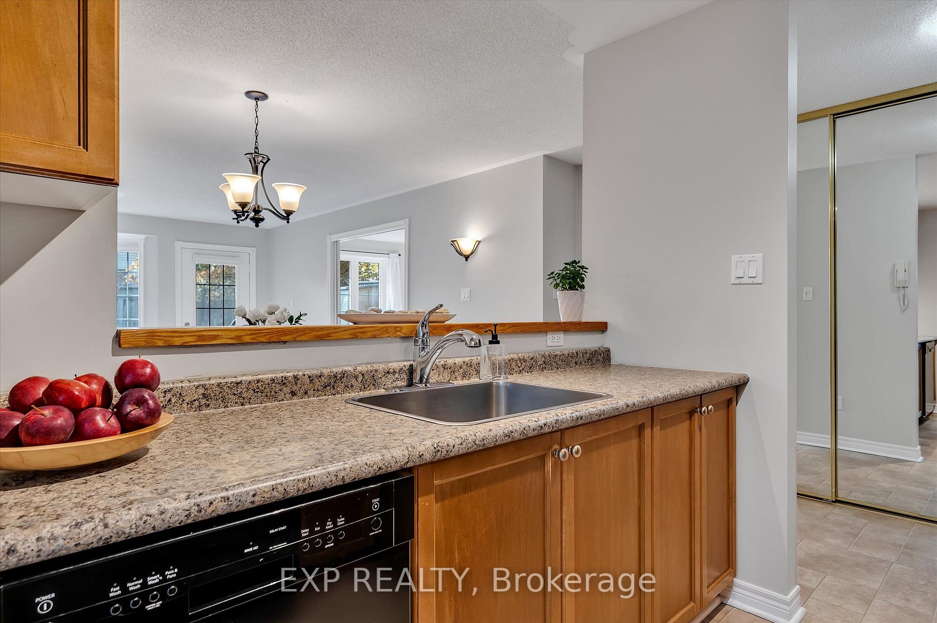 699 Whitaker St, #11