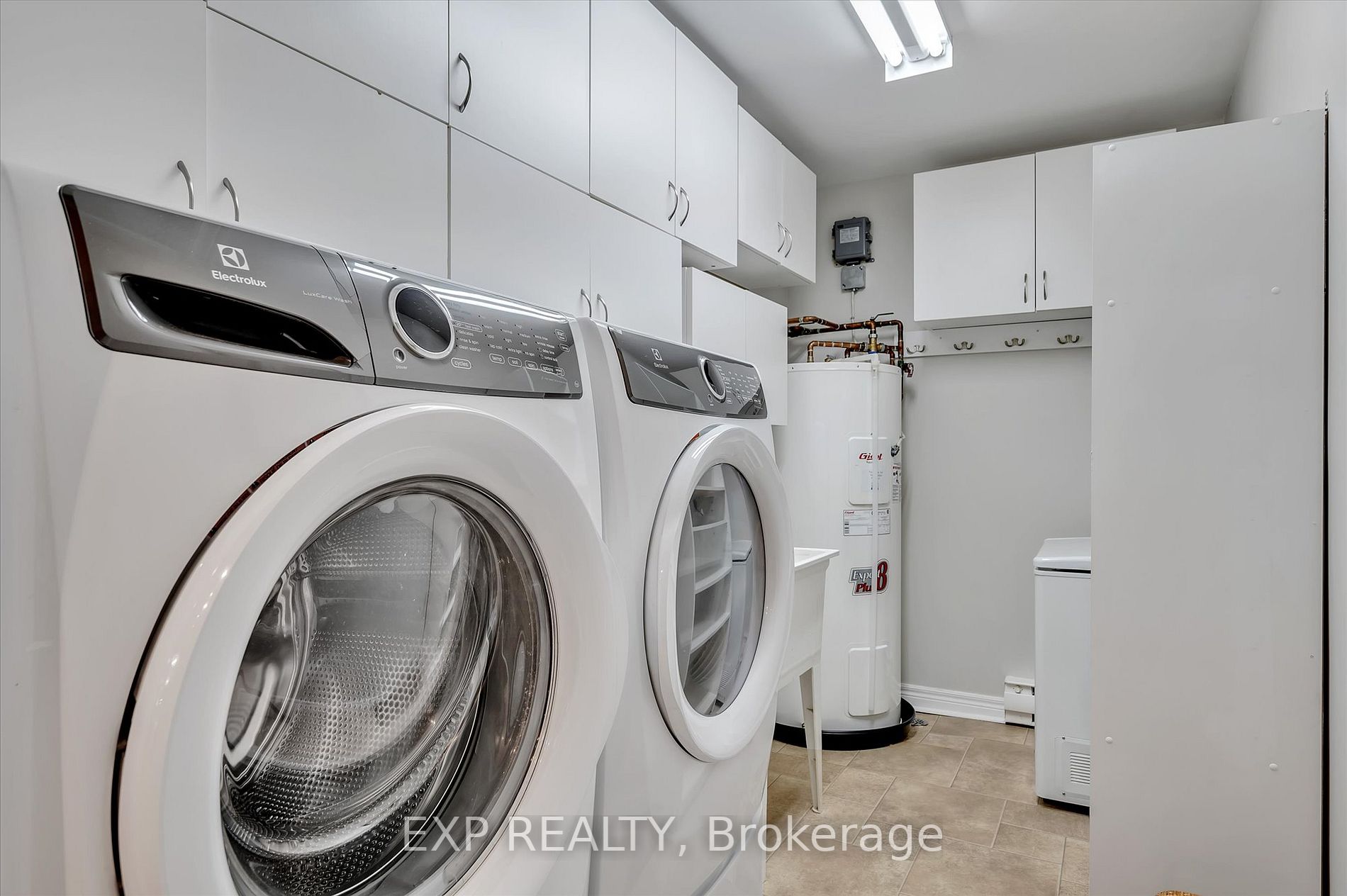 699 Whitaker St, #11