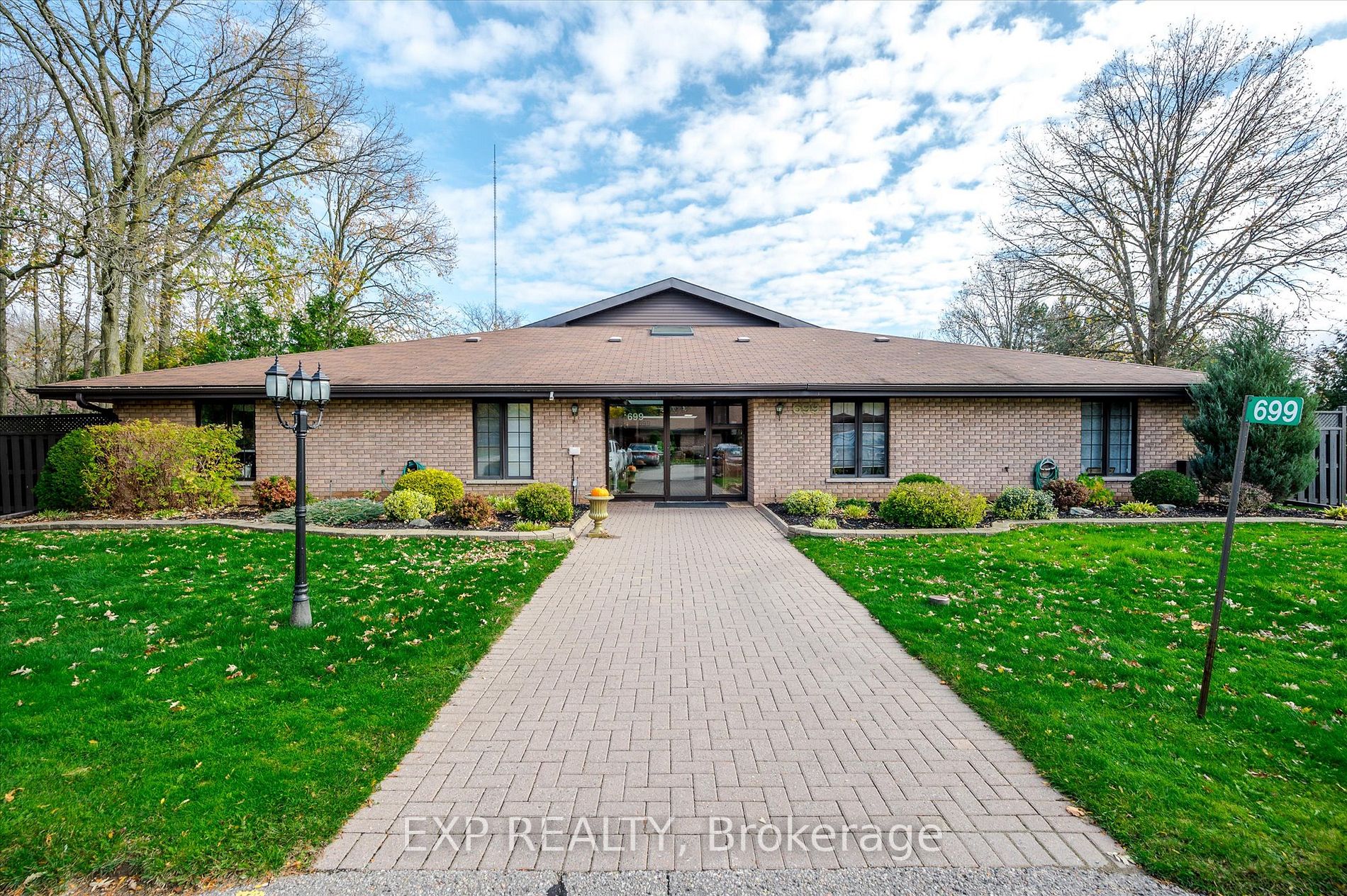 699 Whitaker St, #11