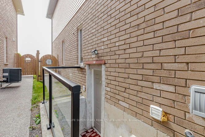 46 Whistler St