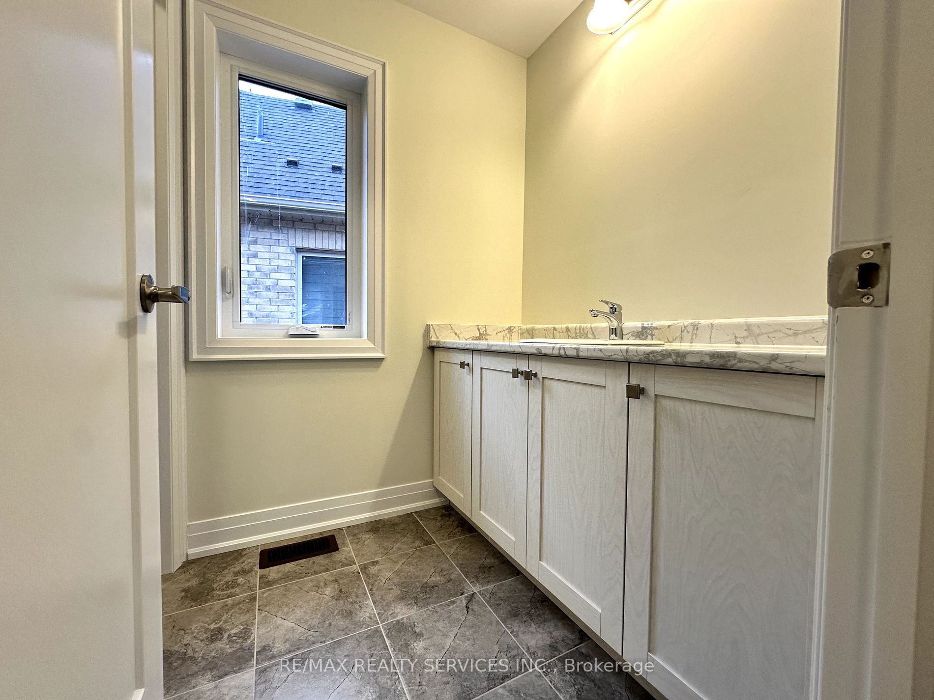124 Lumb Dr