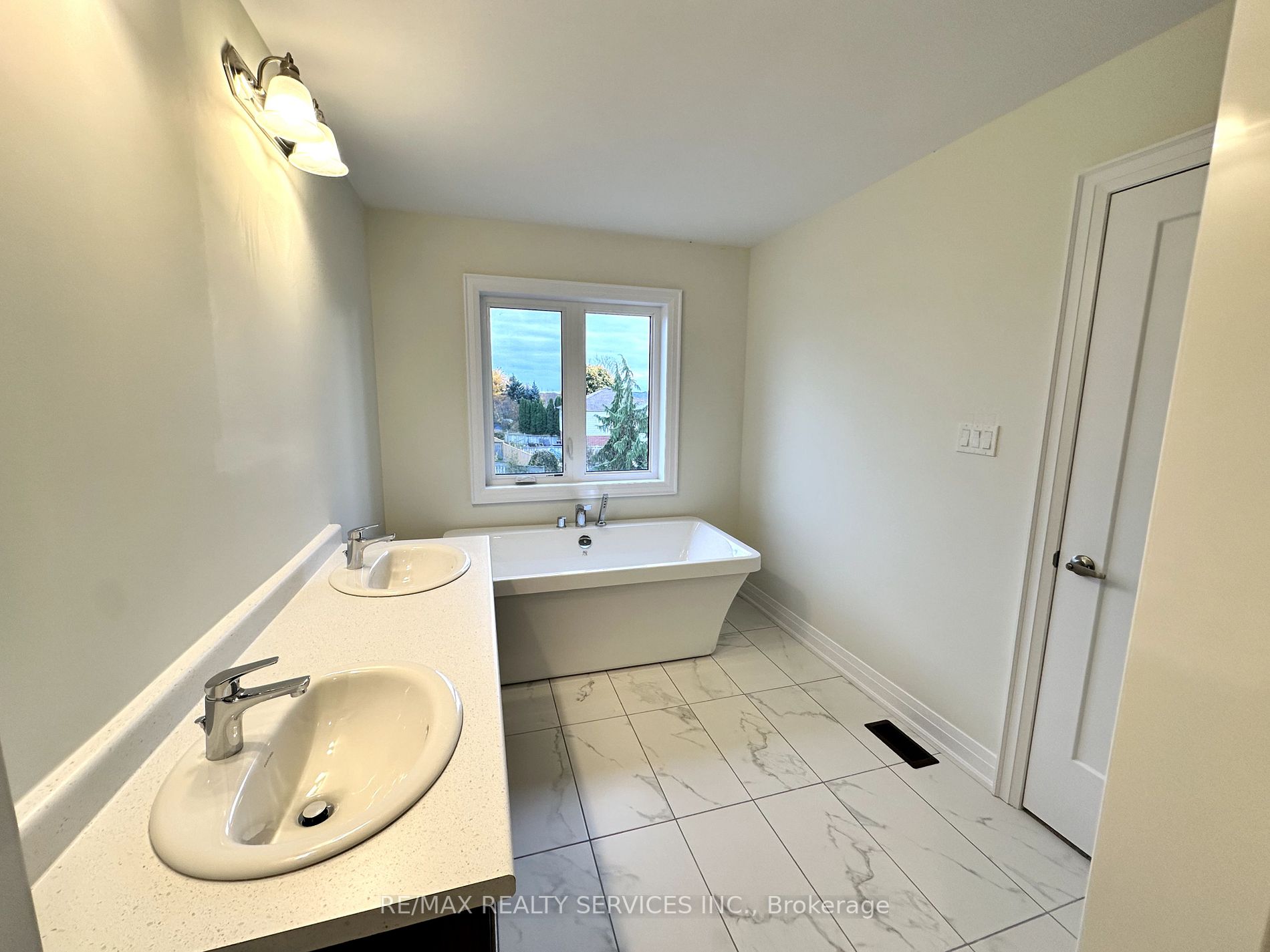 124 Lumb Dr