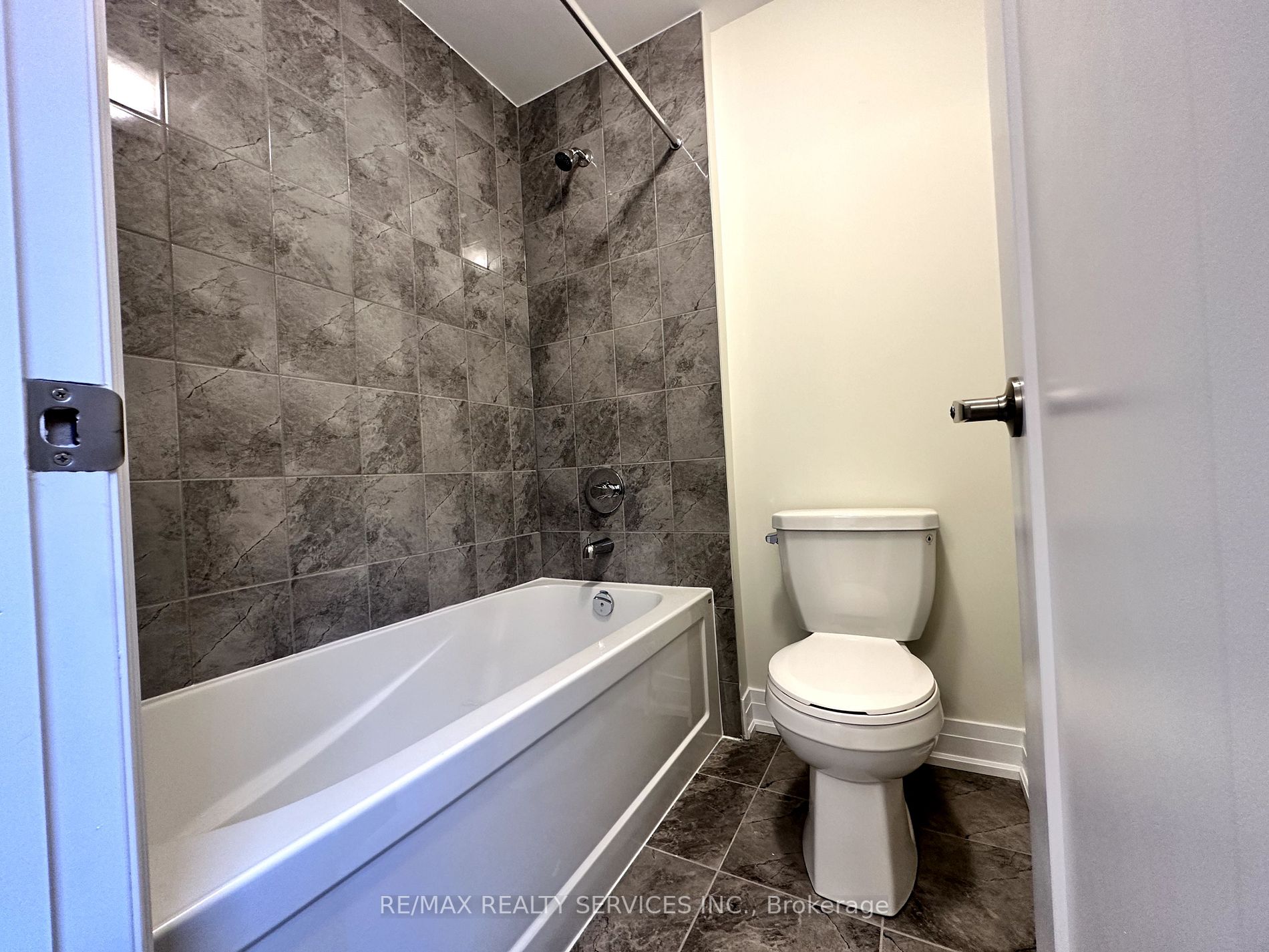124 Lumb Dr