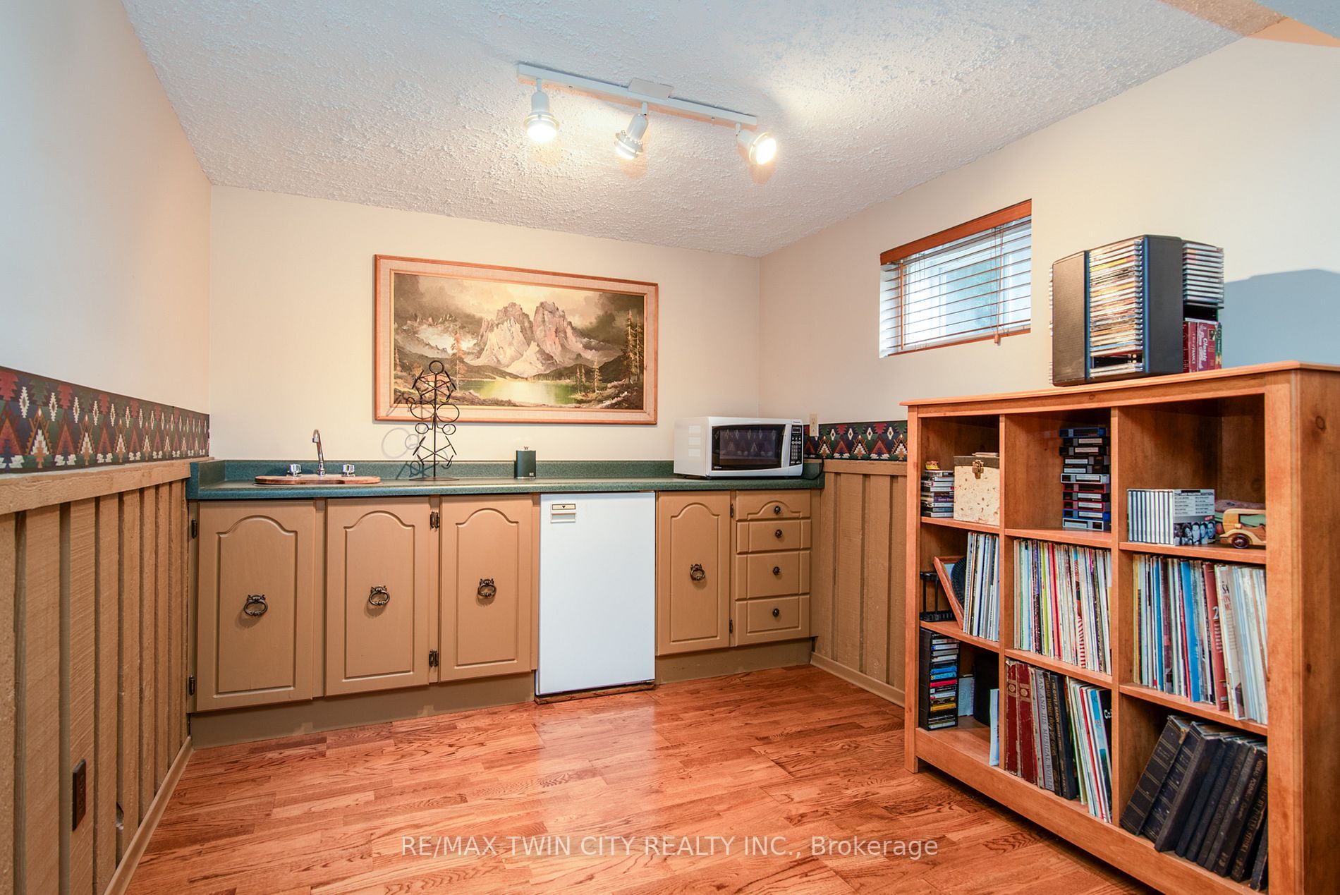 182 Hahn Ave