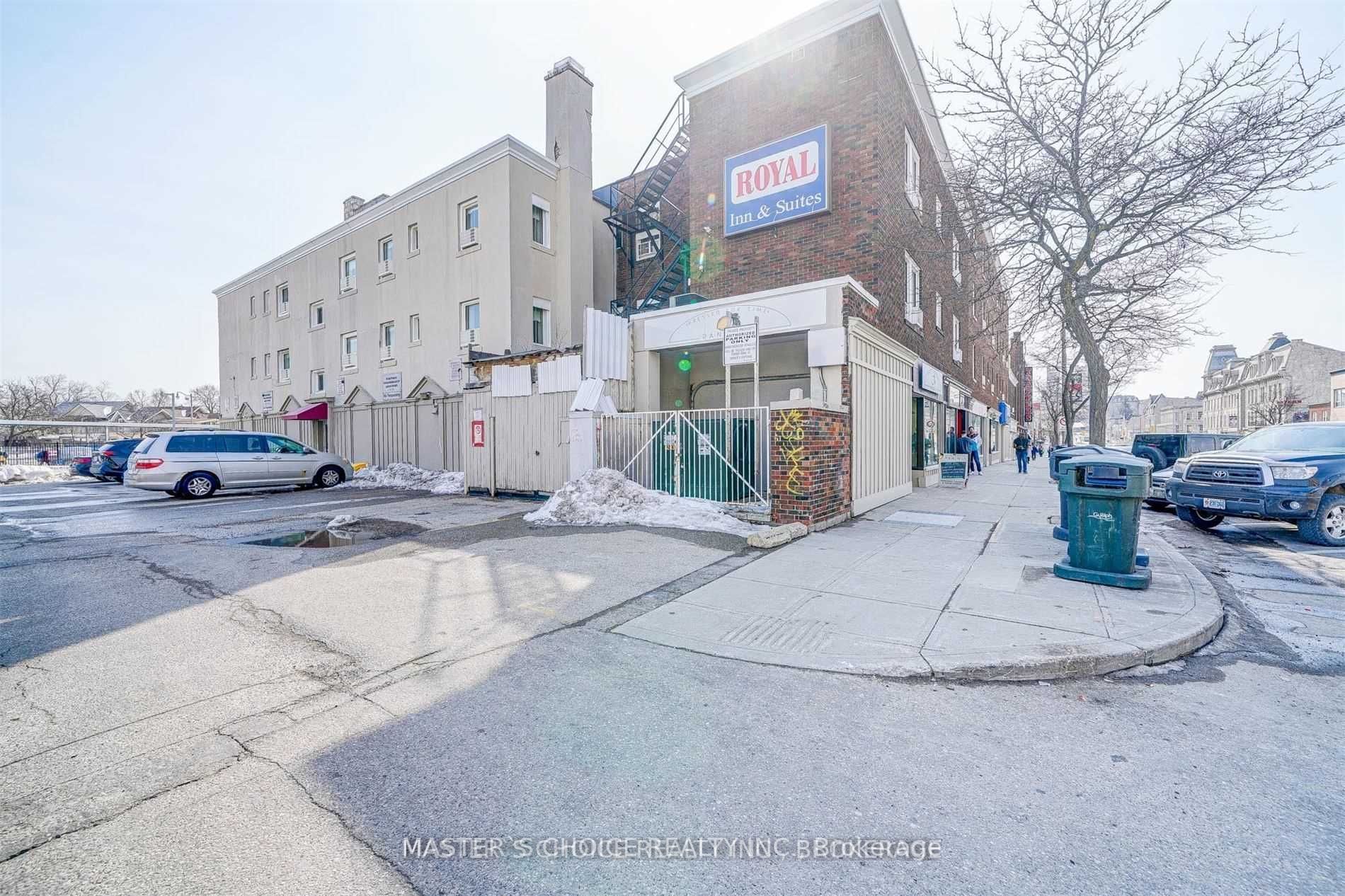 106 Carden St