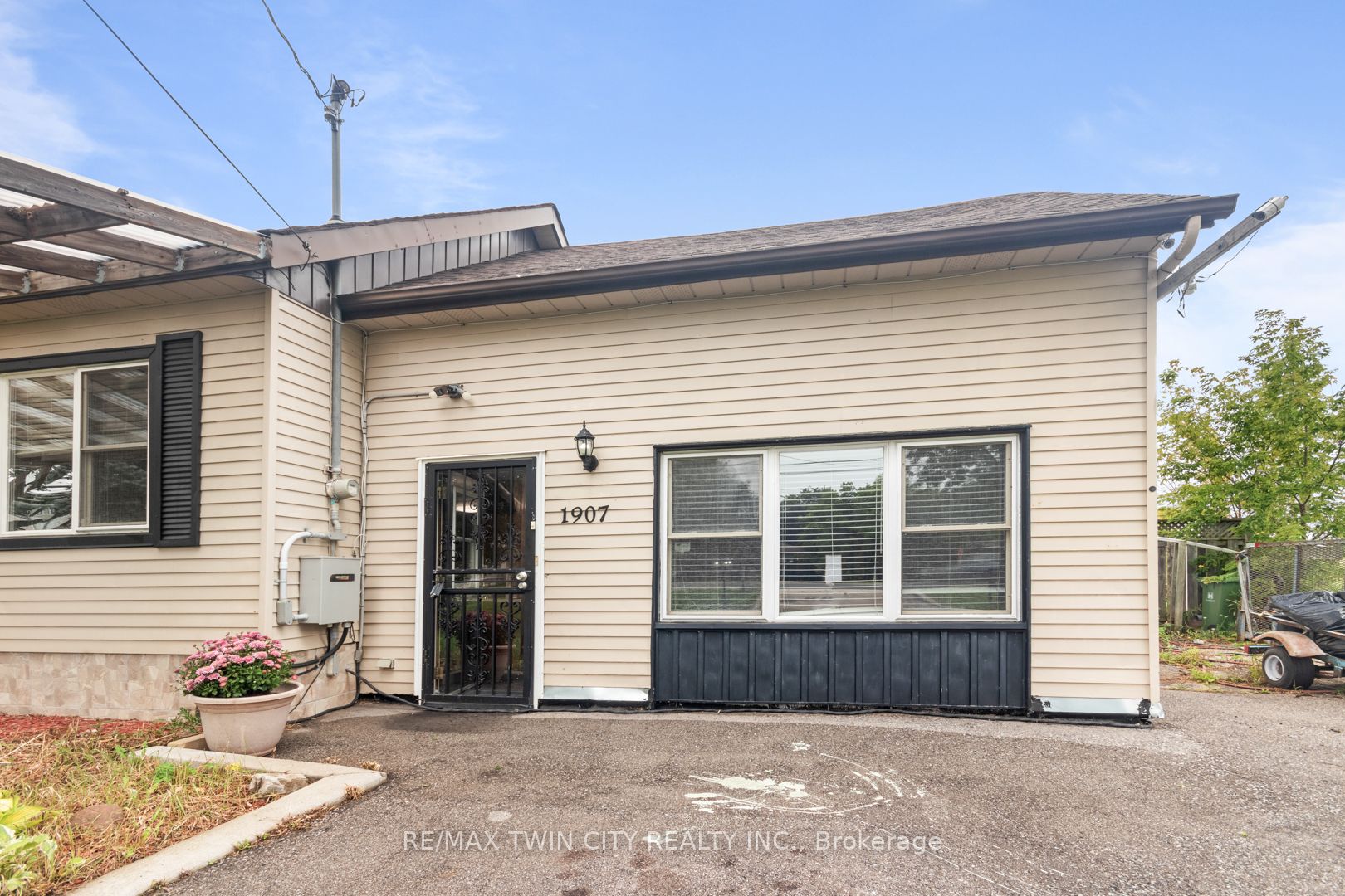 1907 Rymal Rd E