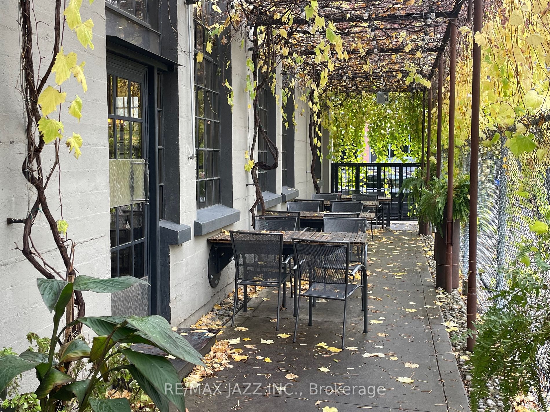31 Water St S