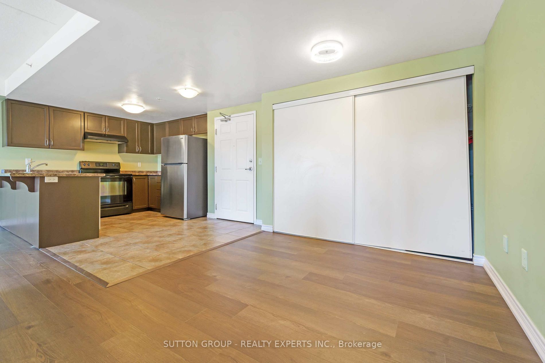 67 Kingsbury Square E, #209