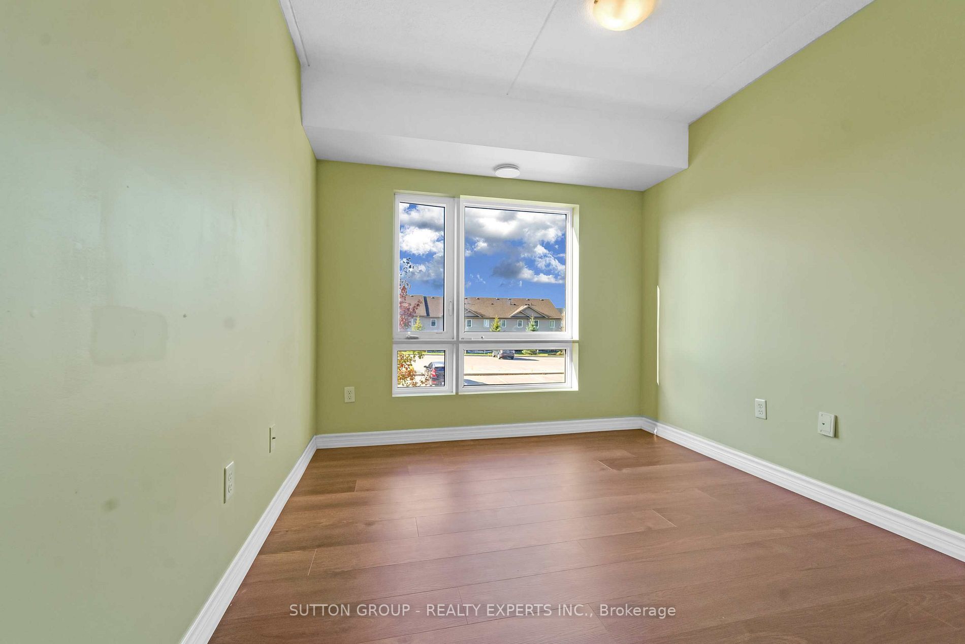 67 Kingsbury Square E, #209