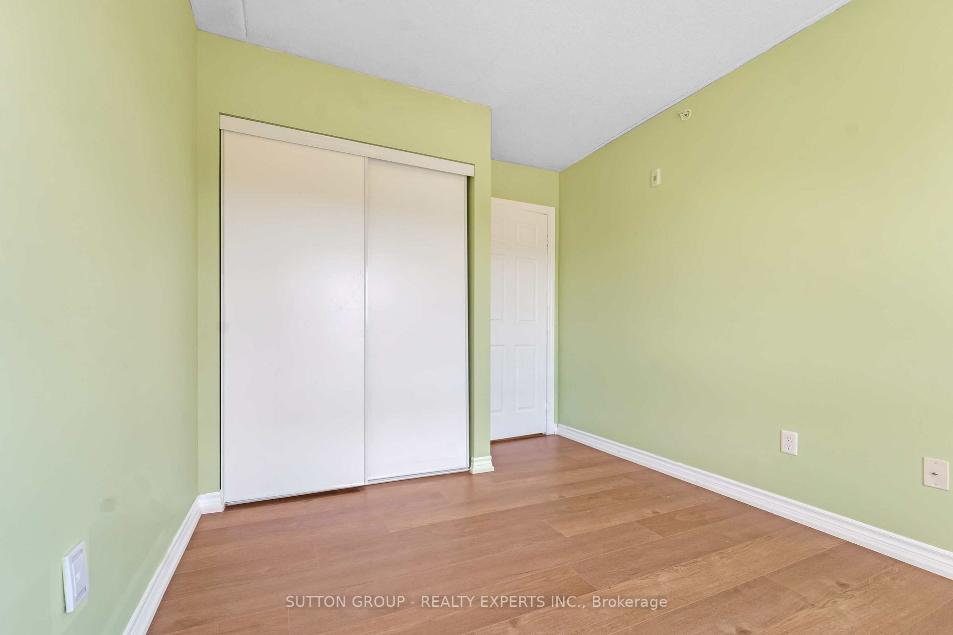 67 Kingsbury Square E, #209