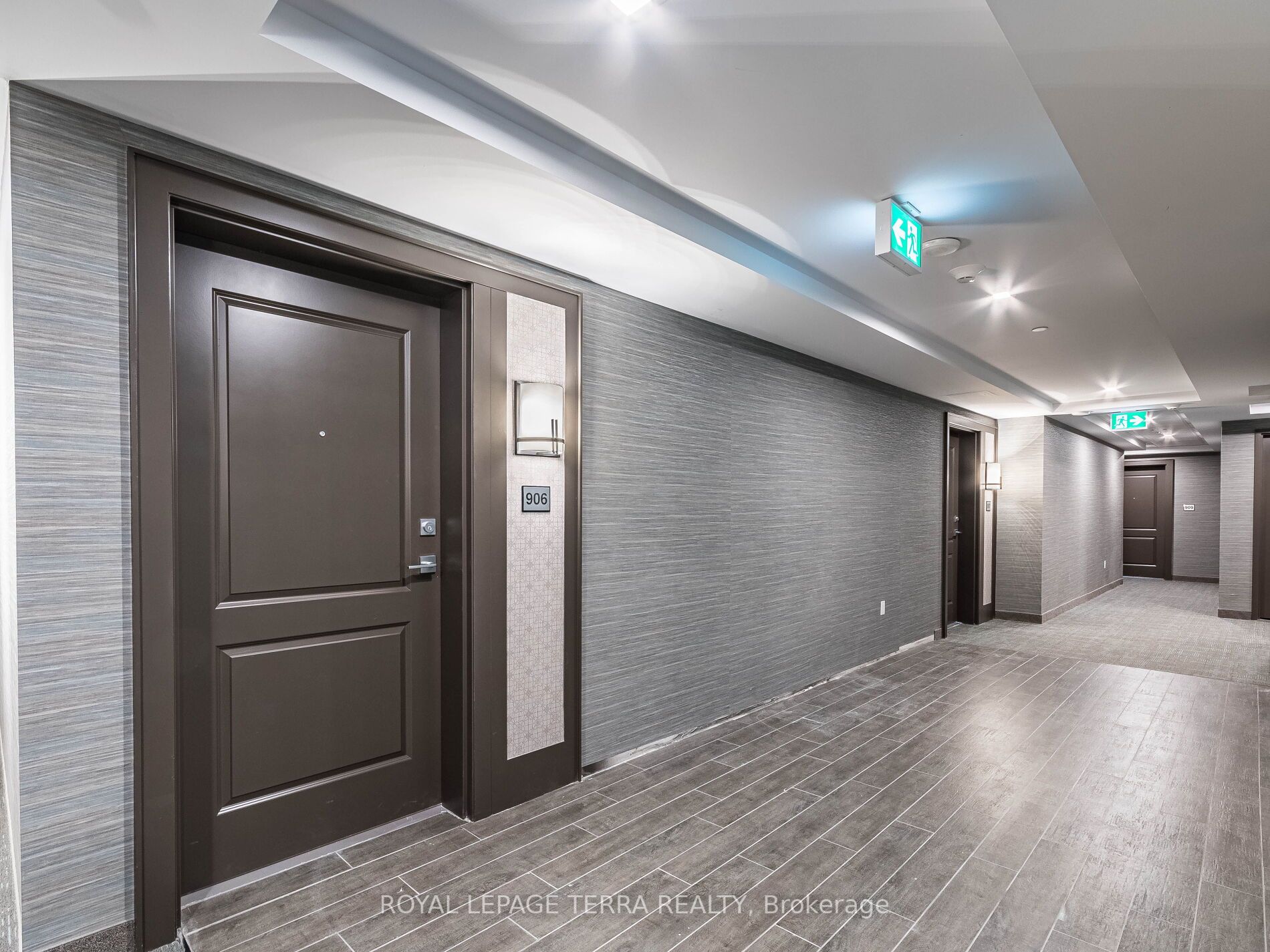 460 Dundas St, #906