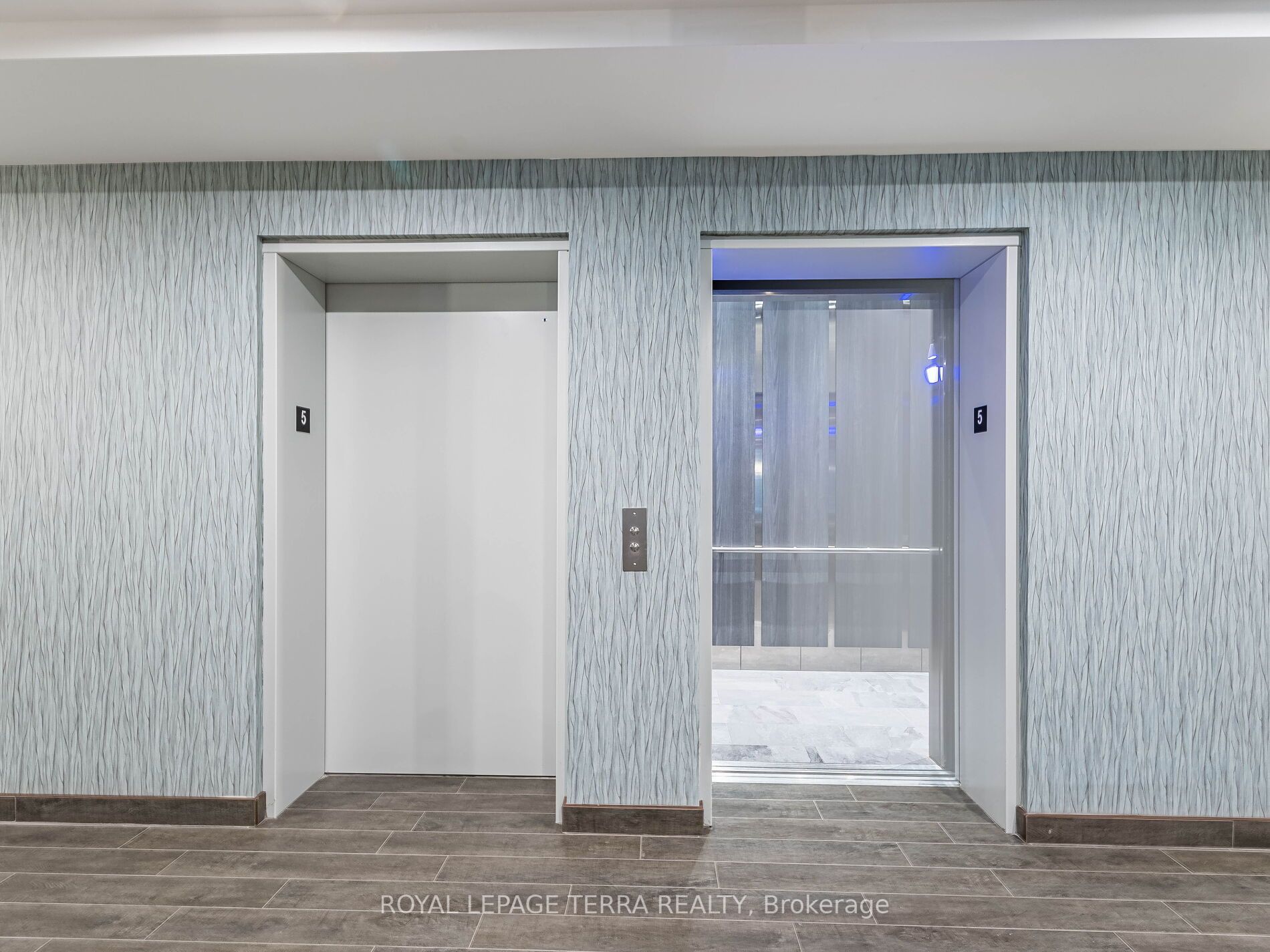 460 Dundas St, #906