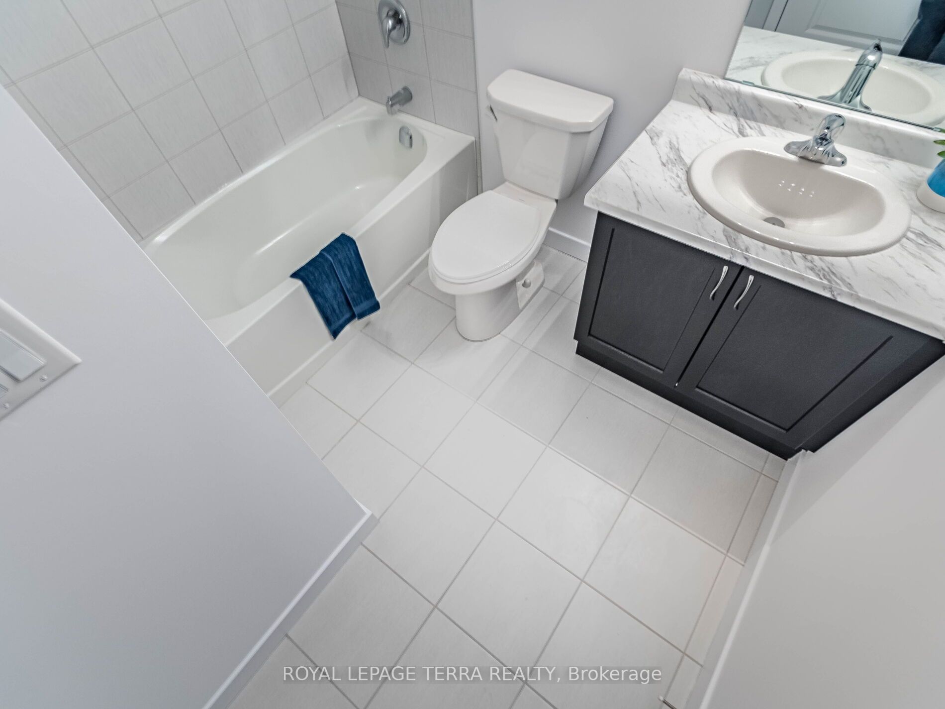 460 Dundas St, #906