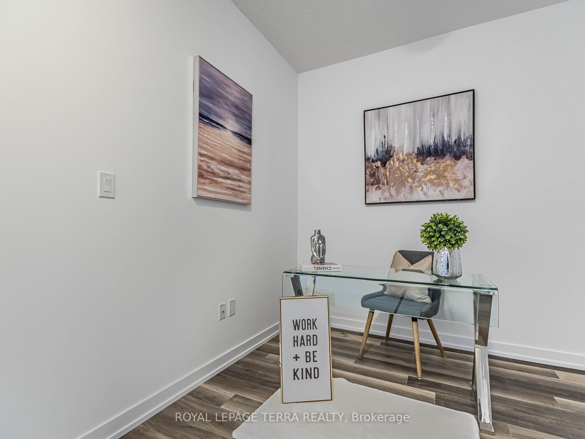 460 Dundas St, #906