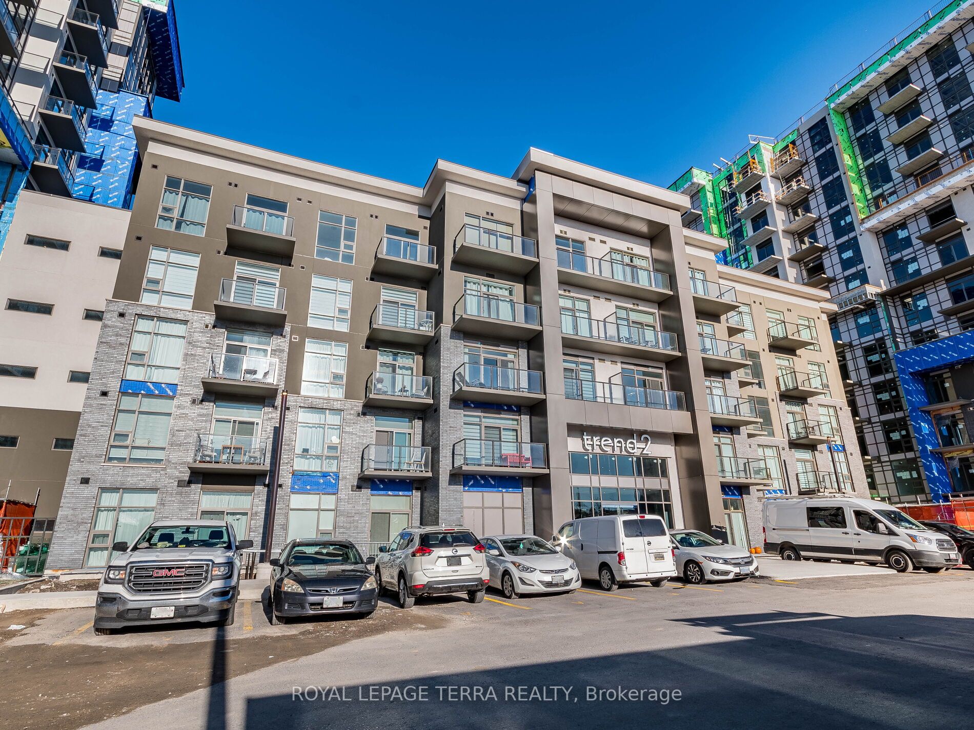460 Dundas St, #906