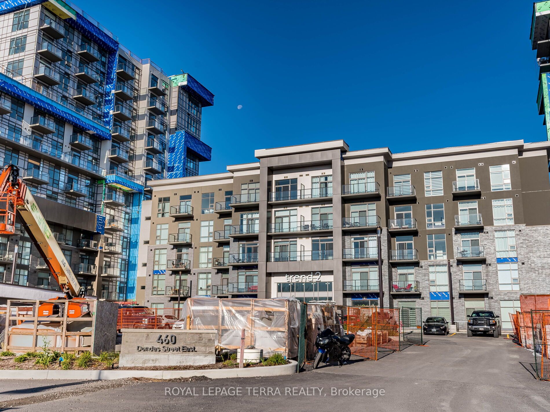 460 Dundas St, #906