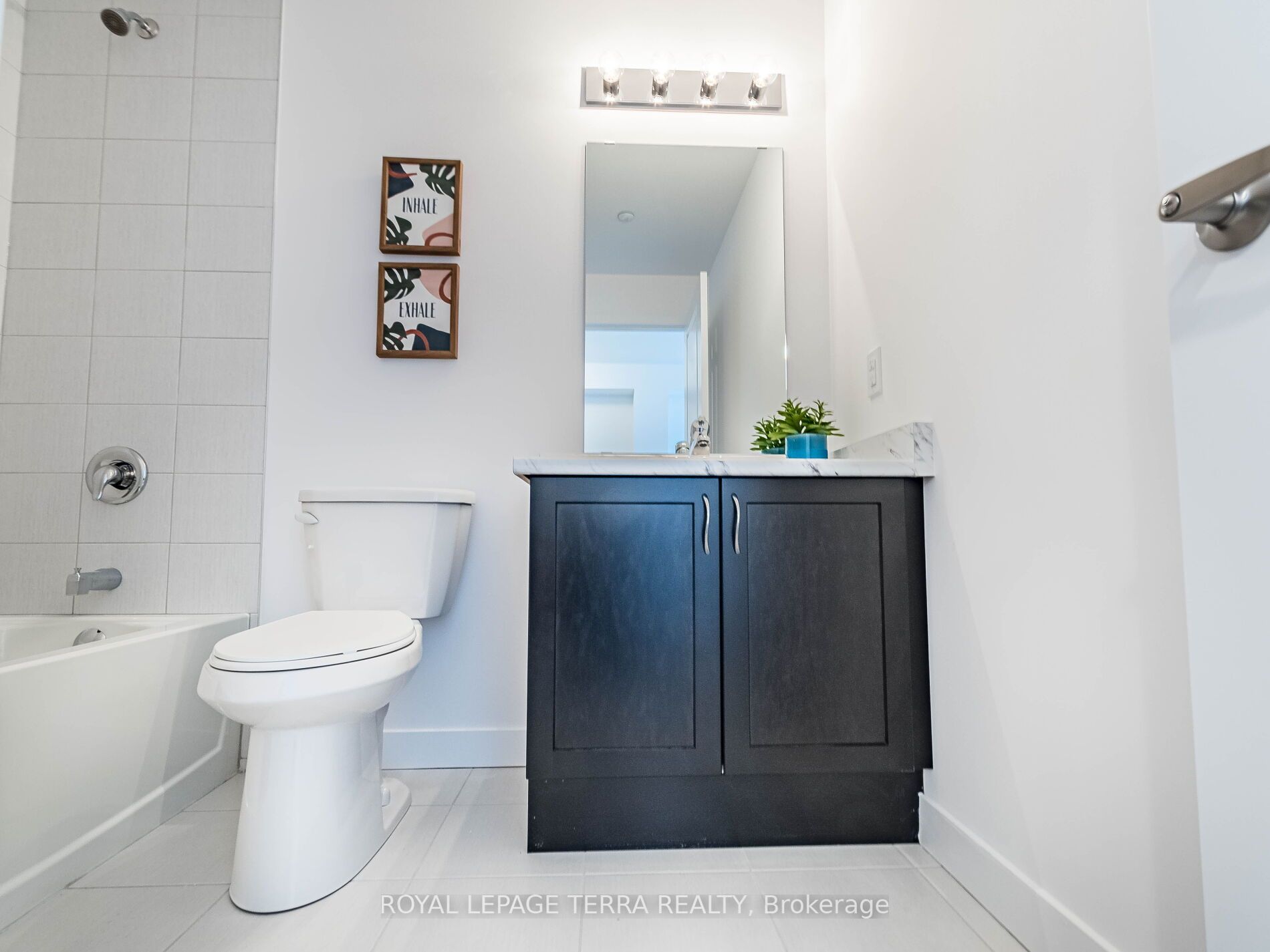 460 Dundas St, #906