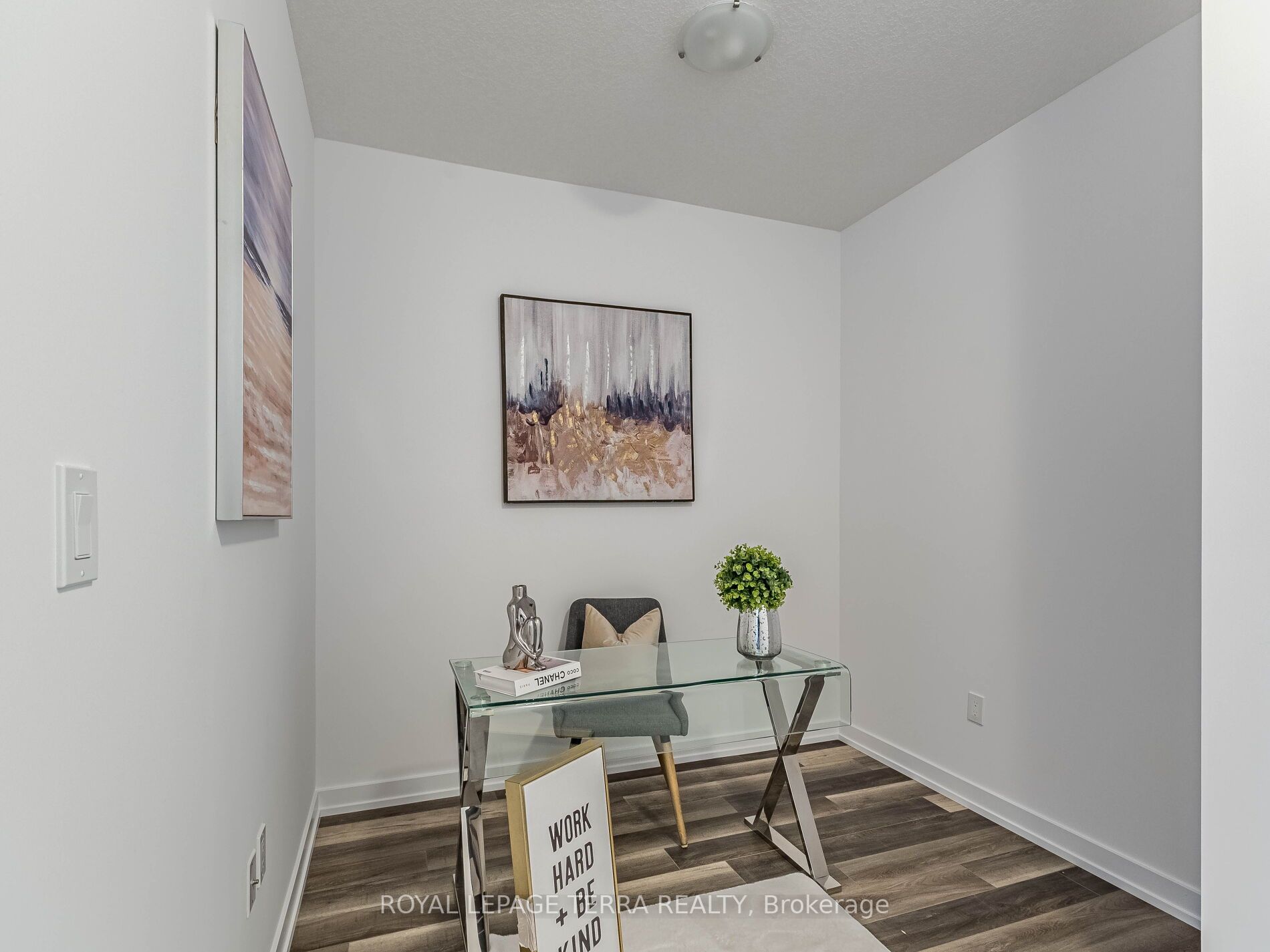 460 Dundas St, #906