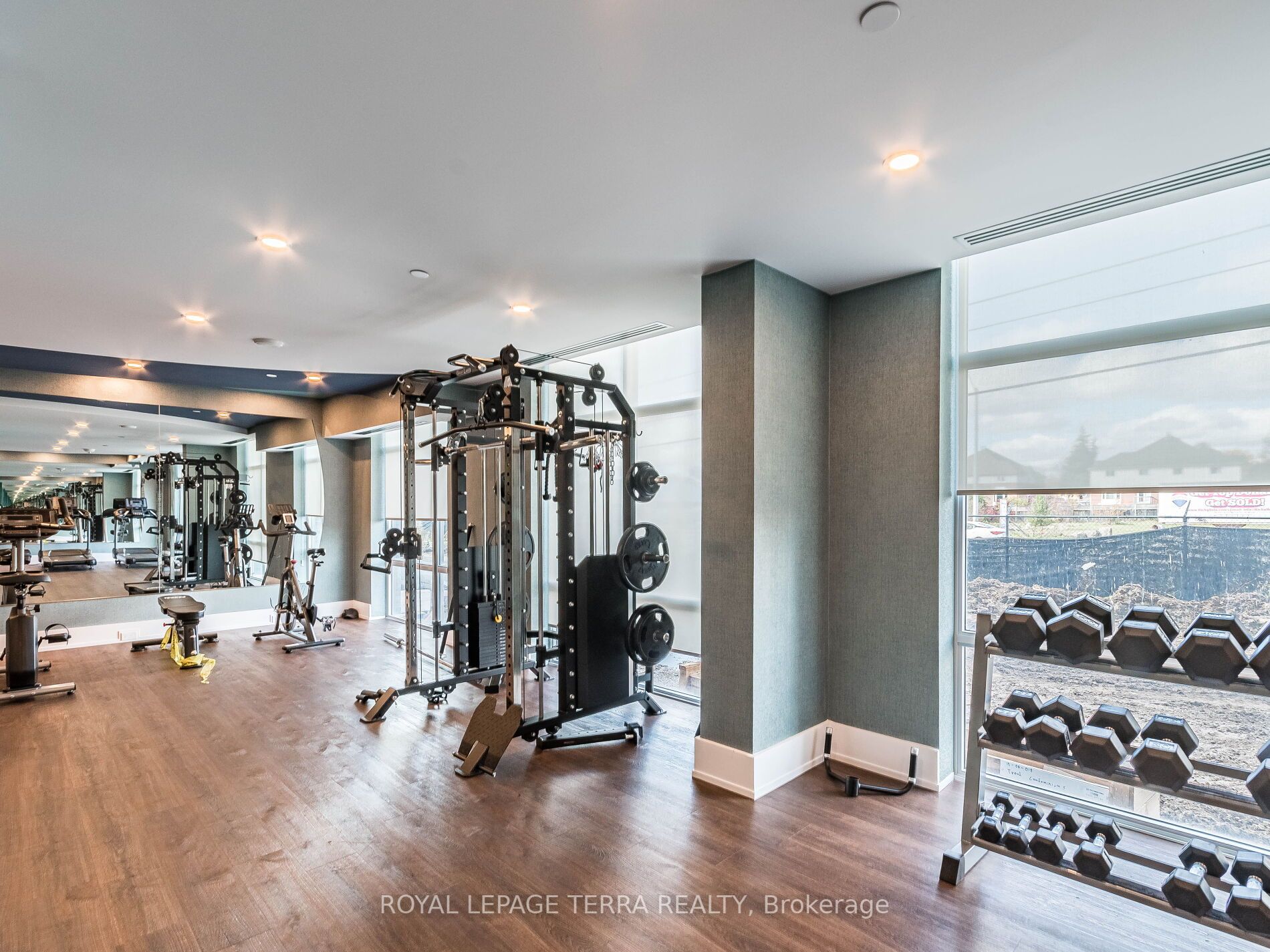 460 Dundas St, #906