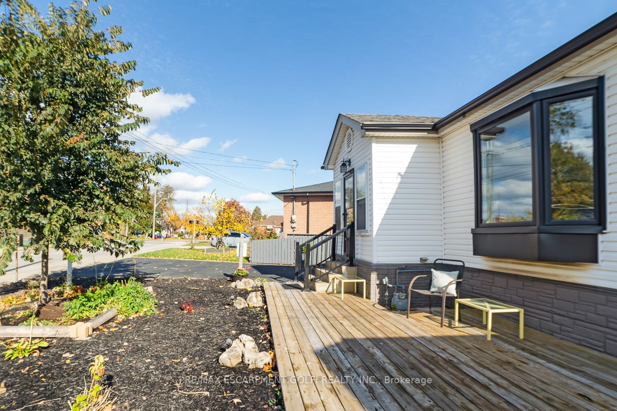 93 Rosedale Ave