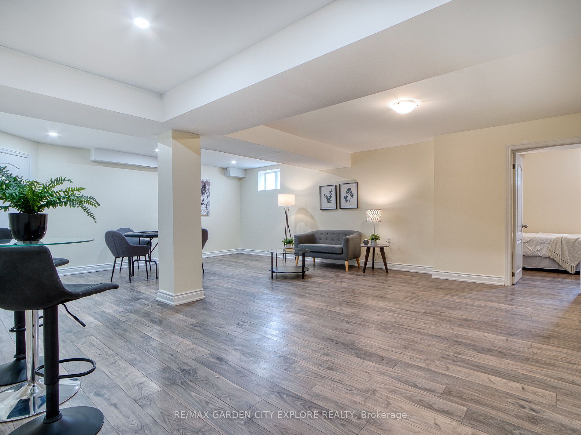 6343 Connor Cres