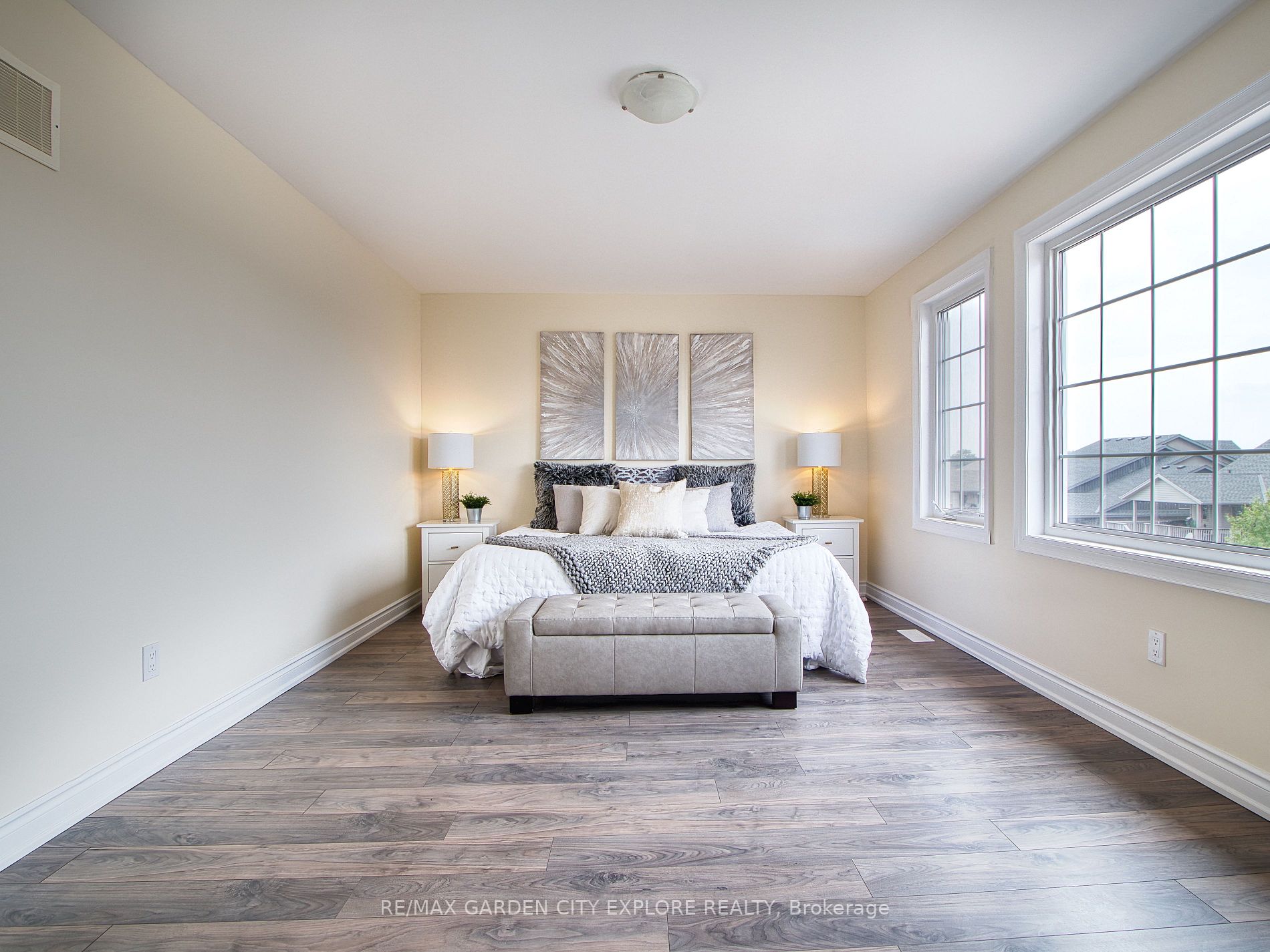 6343 Connor Cres