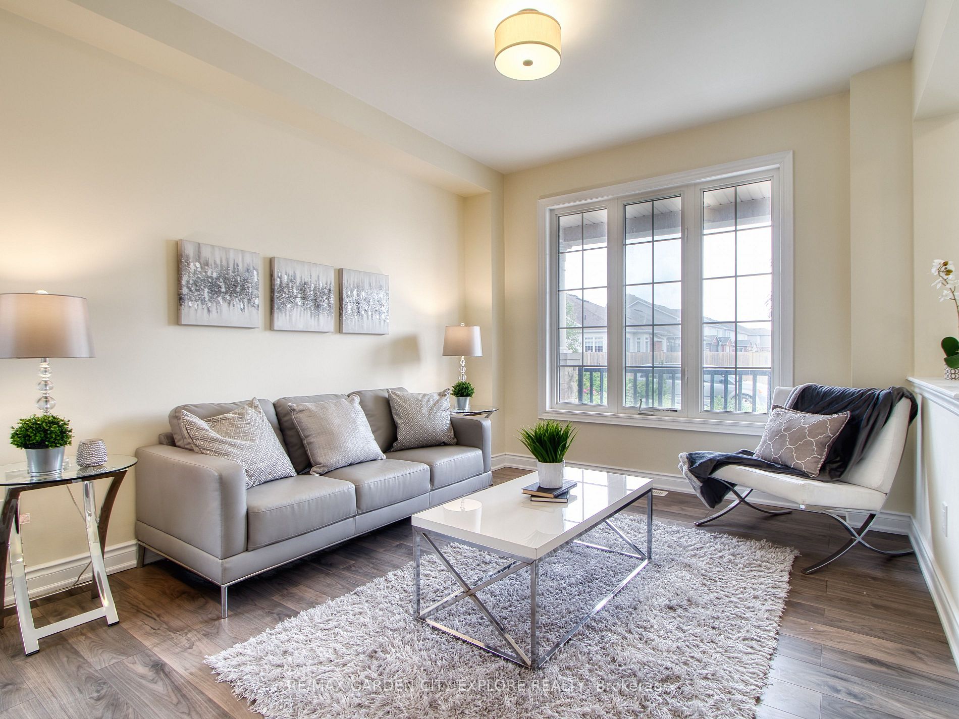 6343 Connor Cres