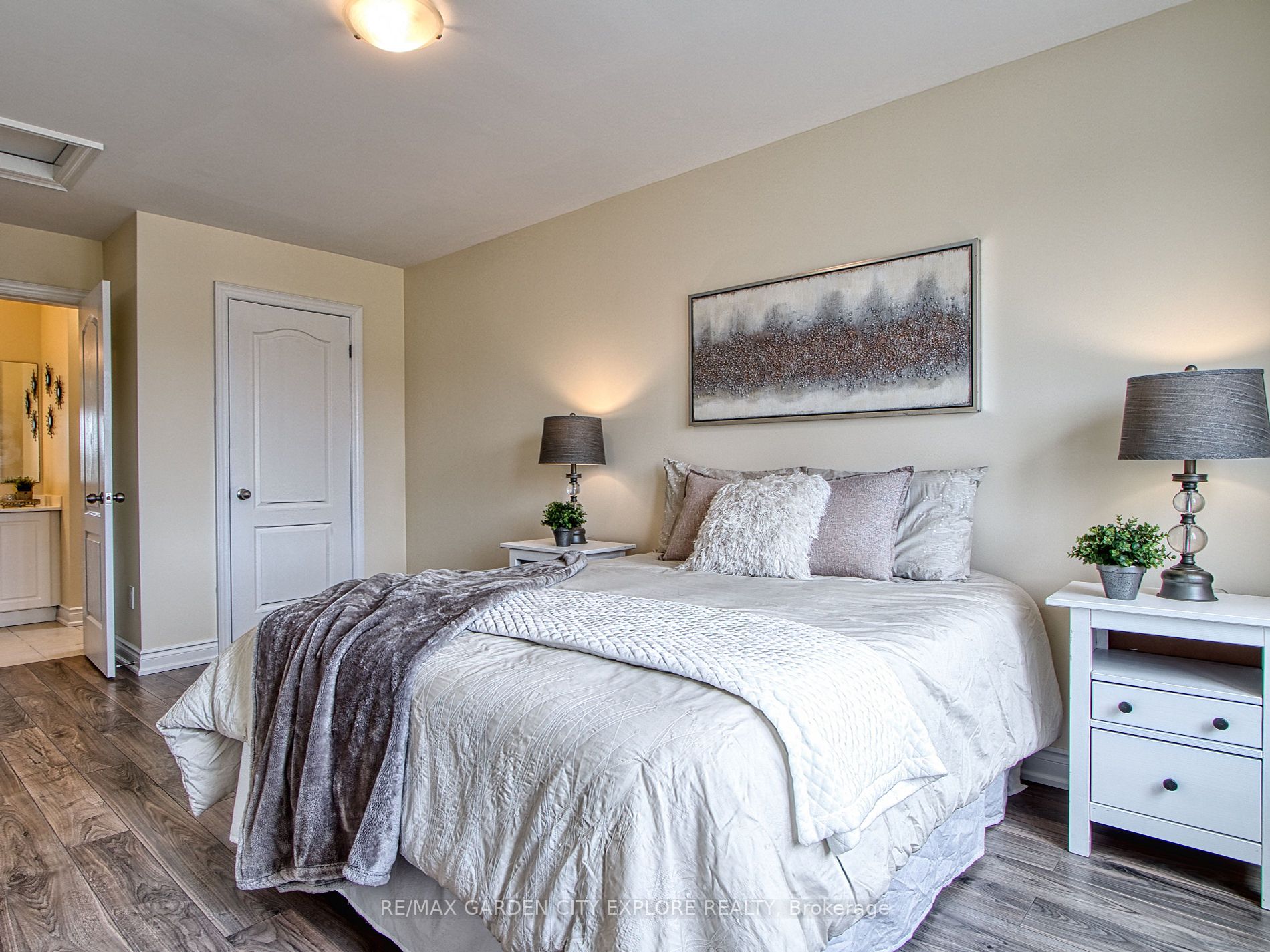 6343 Connor Cres
