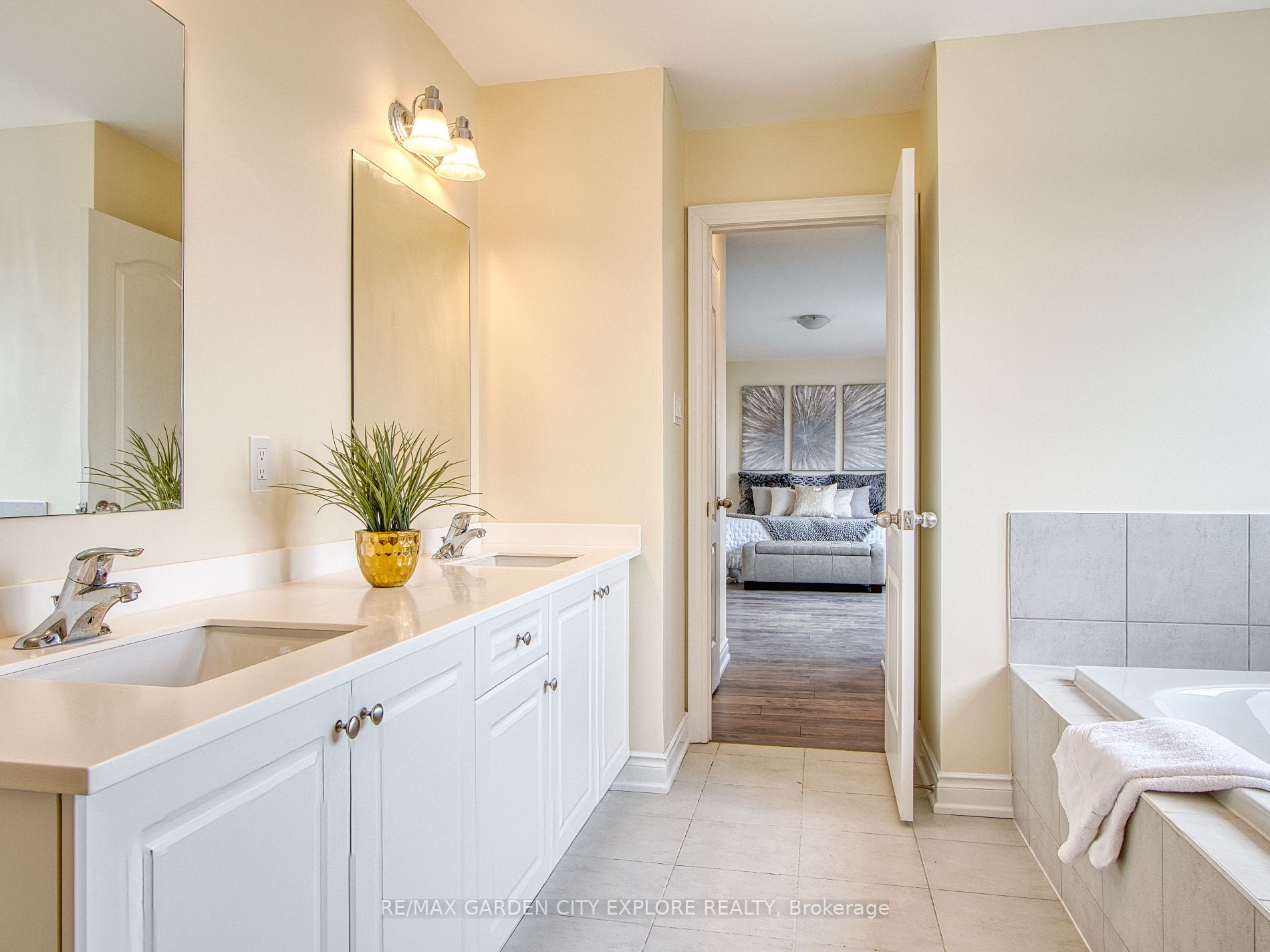 6343 Connor Cres