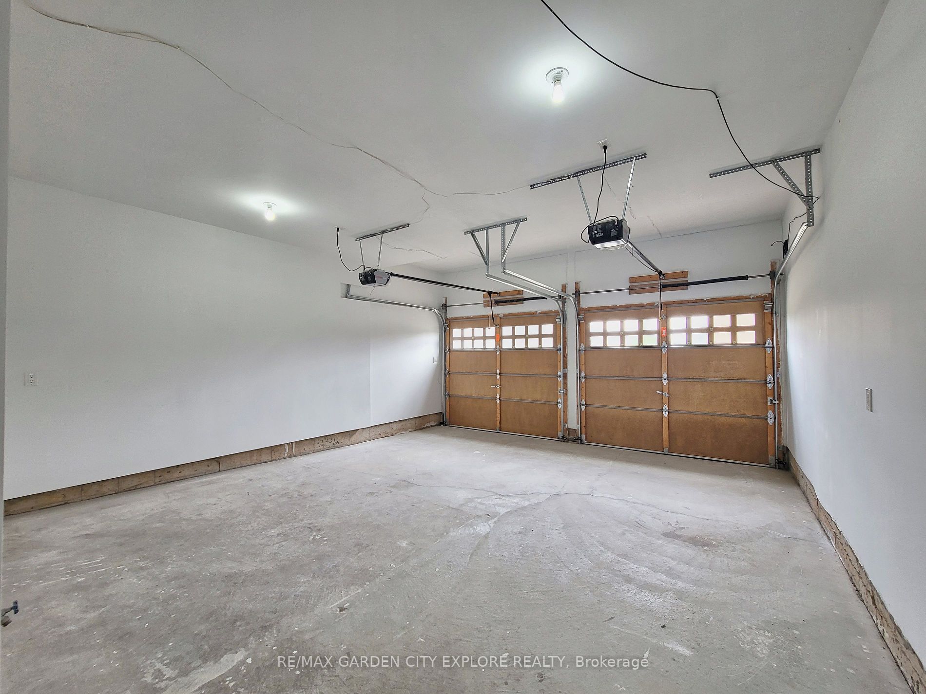 6343 Connor Cres