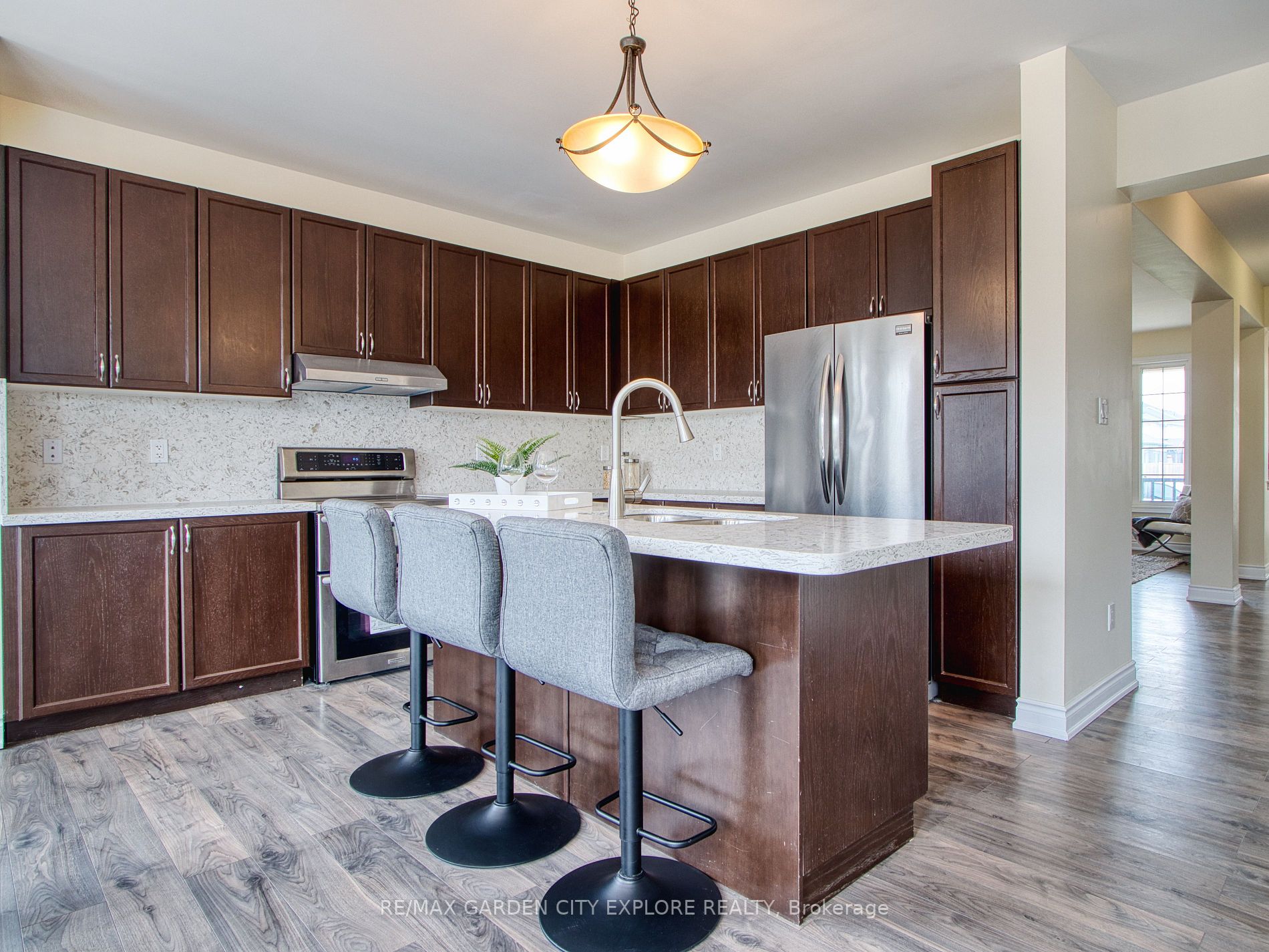 6343 Connor Cres
