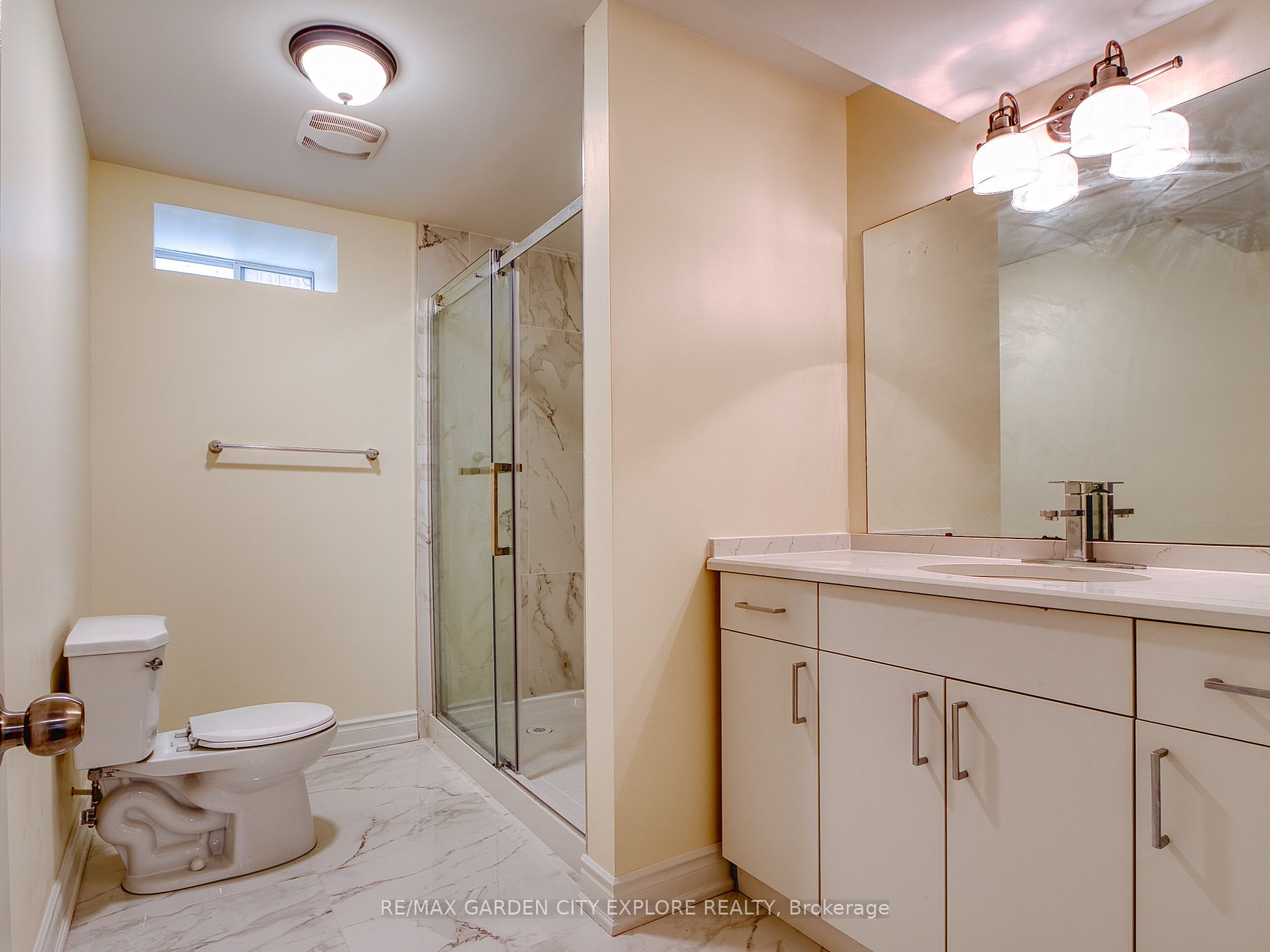 6343 Connor Cres