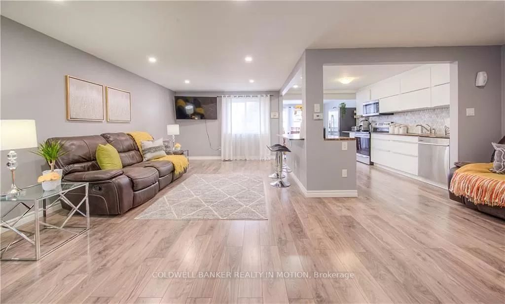 162 Carter Cres, #Upper