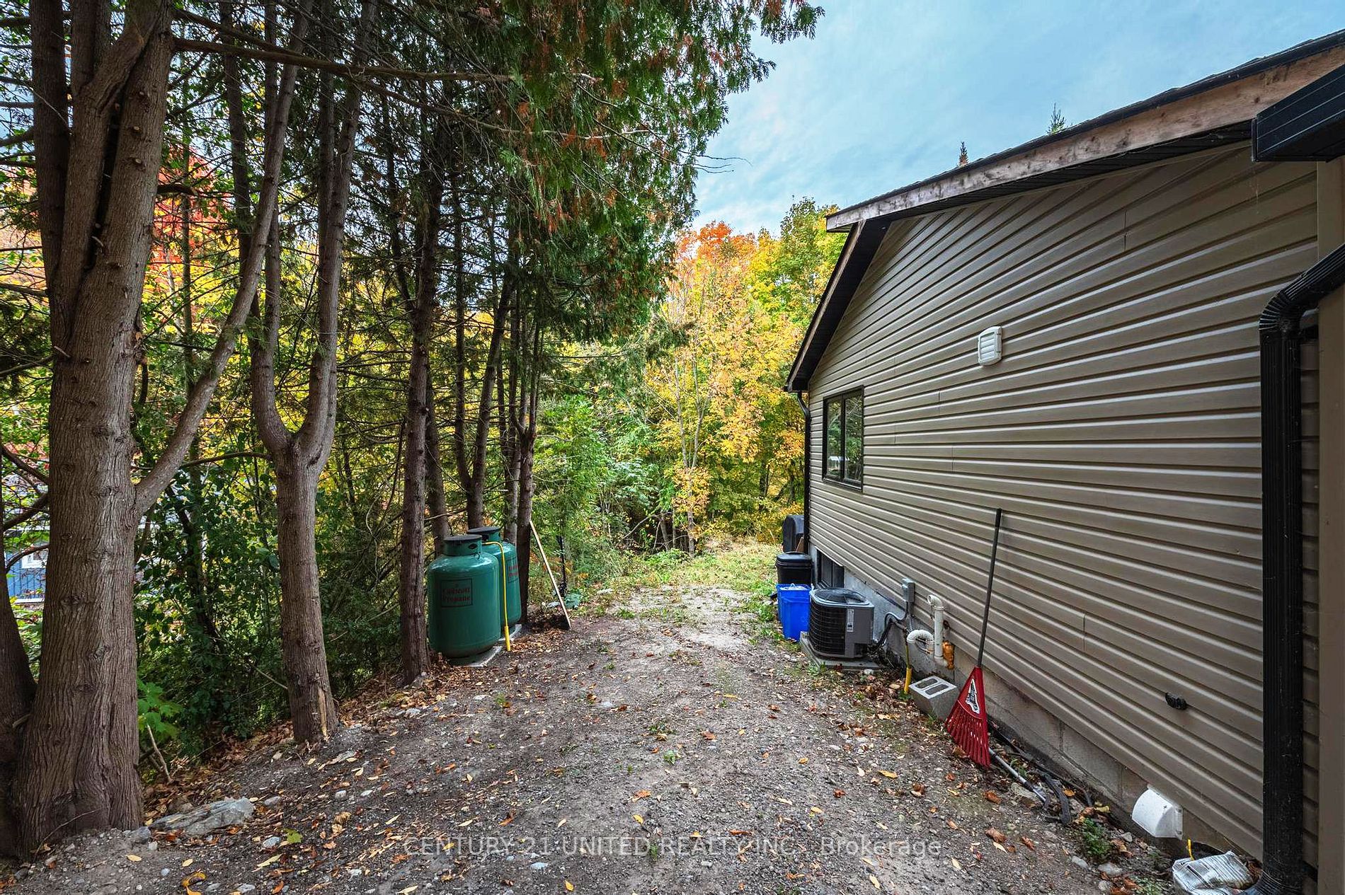 24 Cliffside Dr