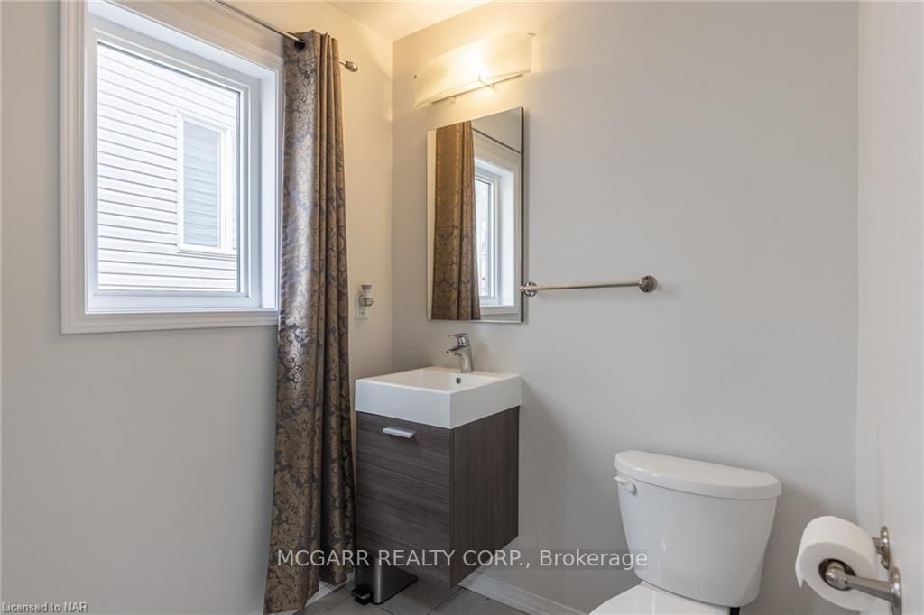 8561 Dogwood Cres