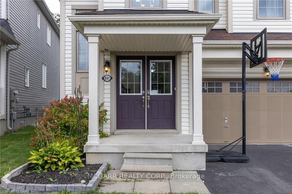 8561 Dogwood Cres