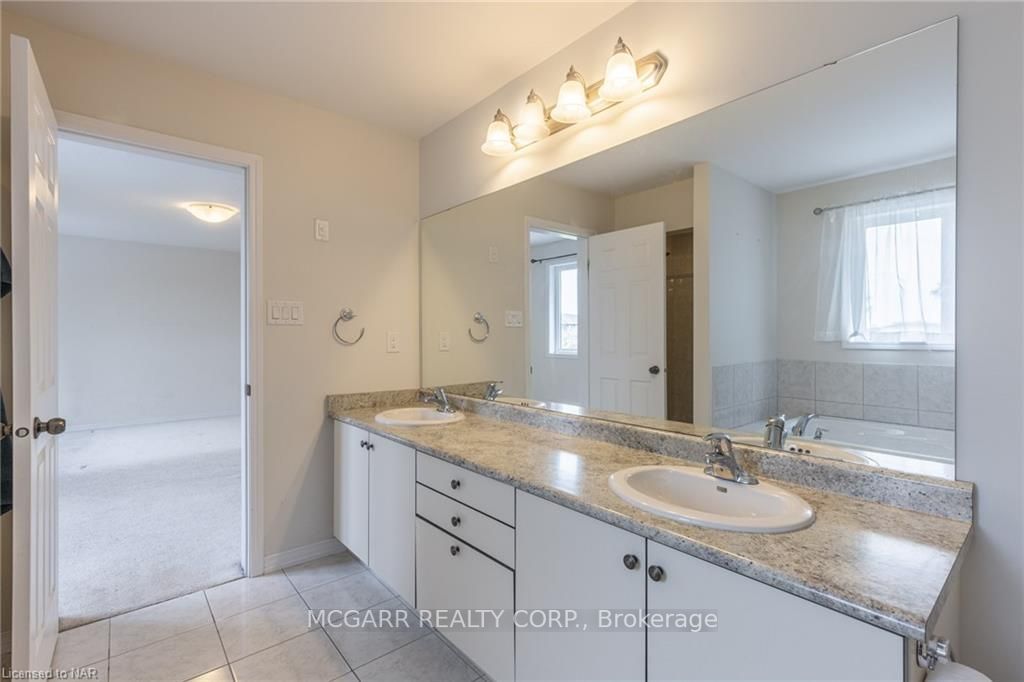 8561 Dogwood Cres